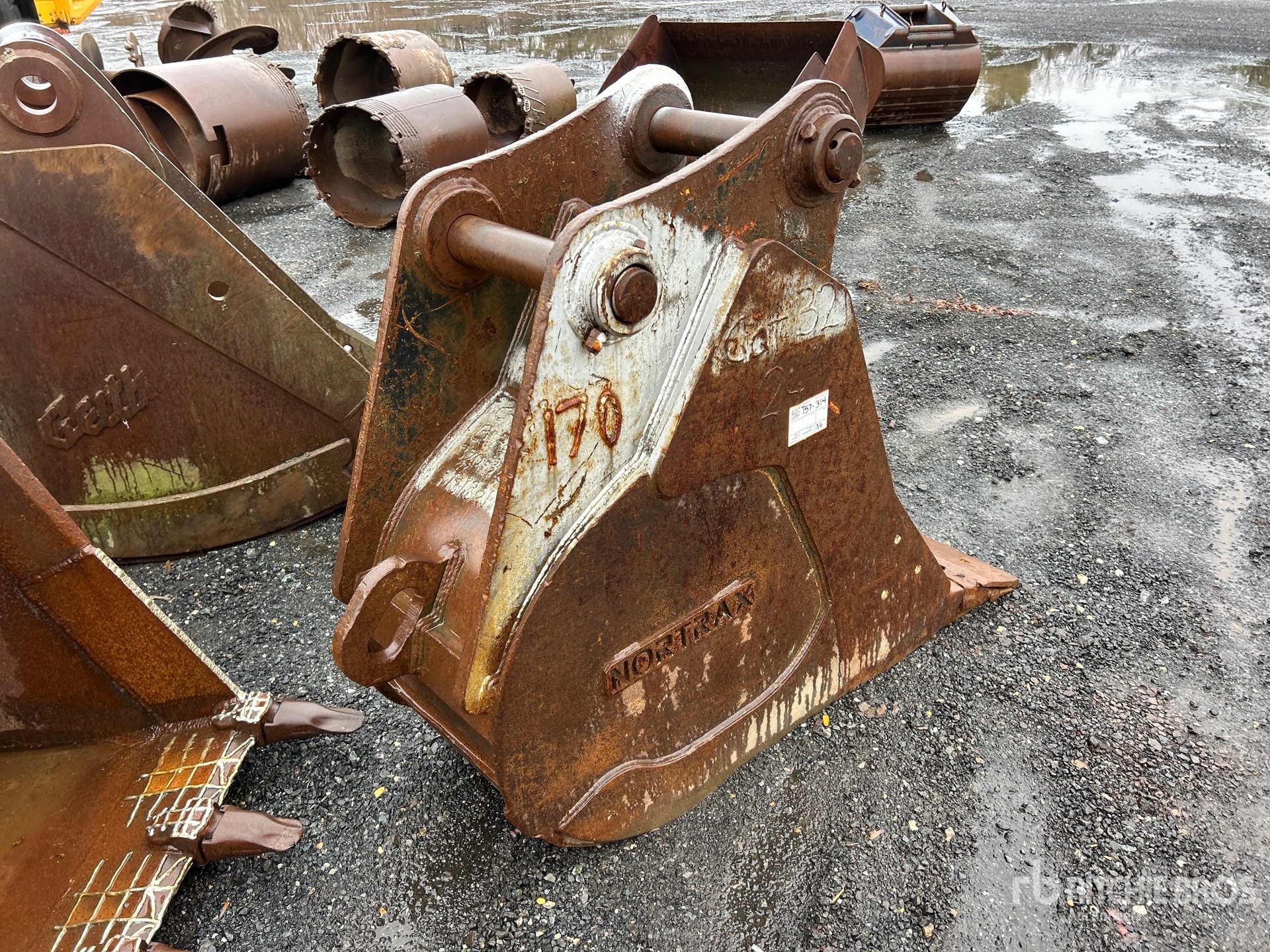 General Appearance with Foto, angolo anteriore sinistro