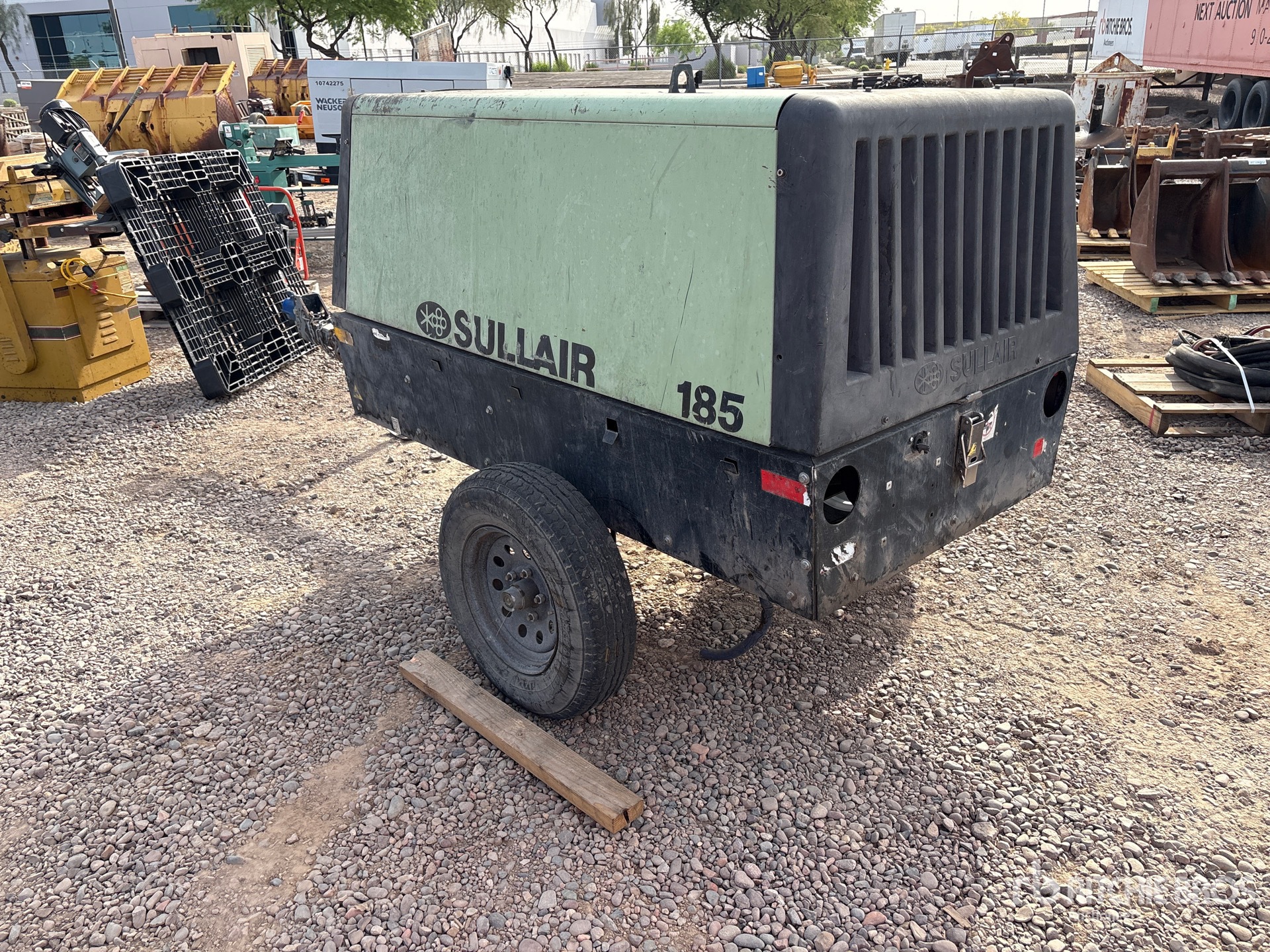 General Appearance with Foto, angolo posteriore sinistro