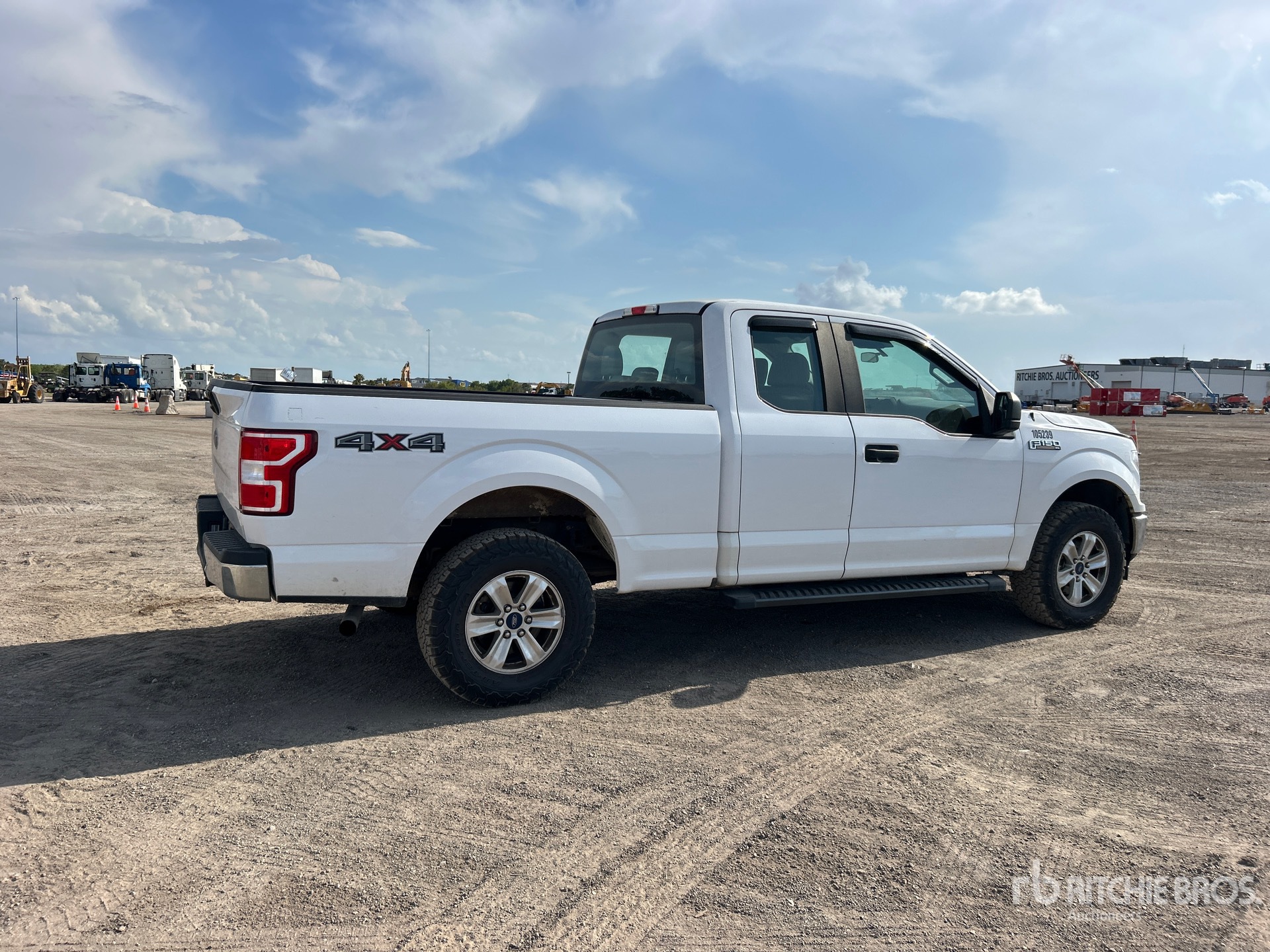 Aspect général with Image, coin arrière droit