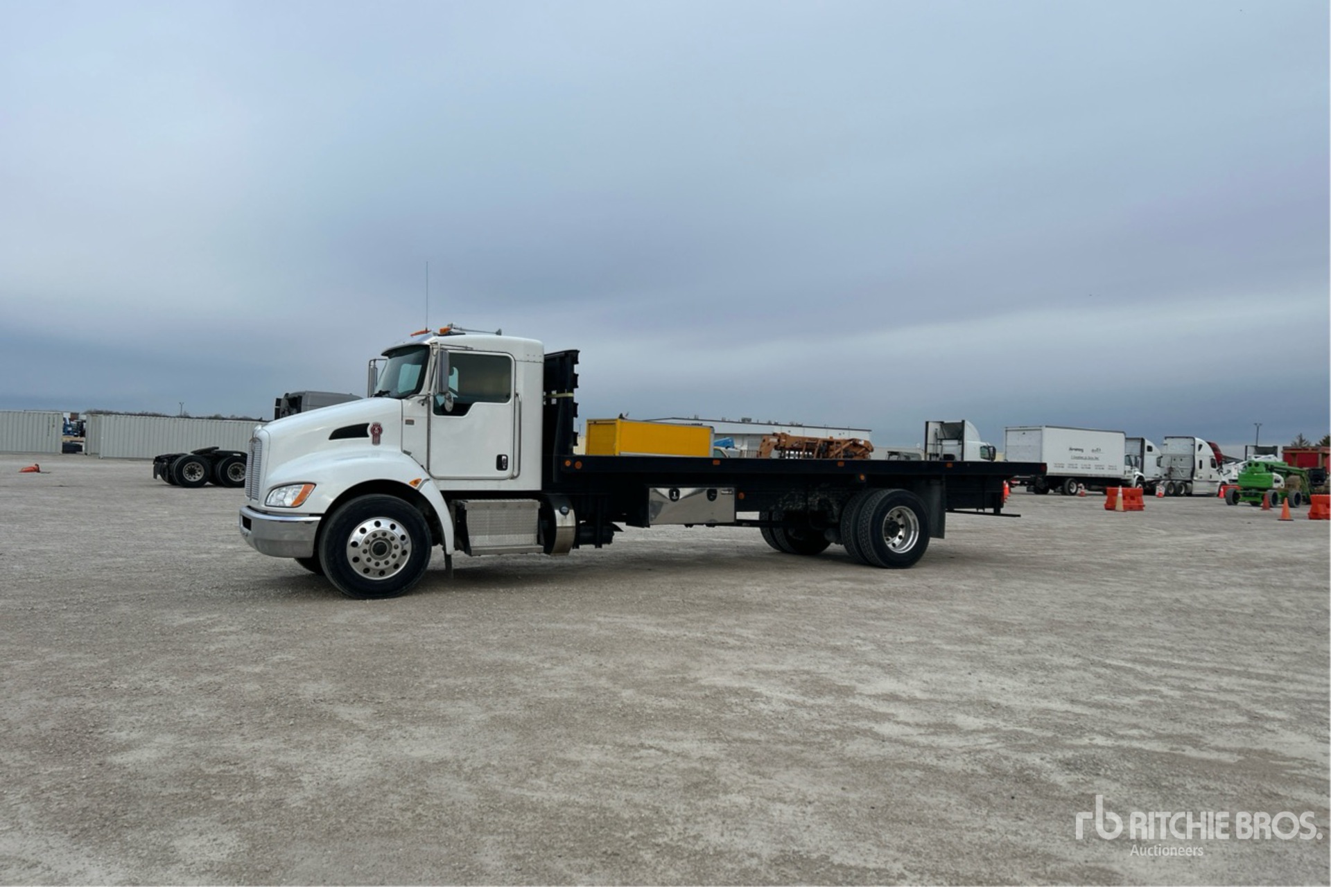 General Appearance with Image, coin avant gauche