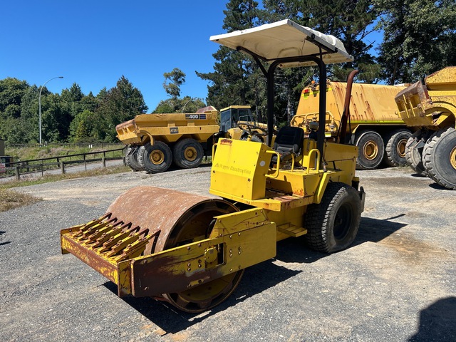 1996 Sakai Sv200TF Smooth Drum Compactor