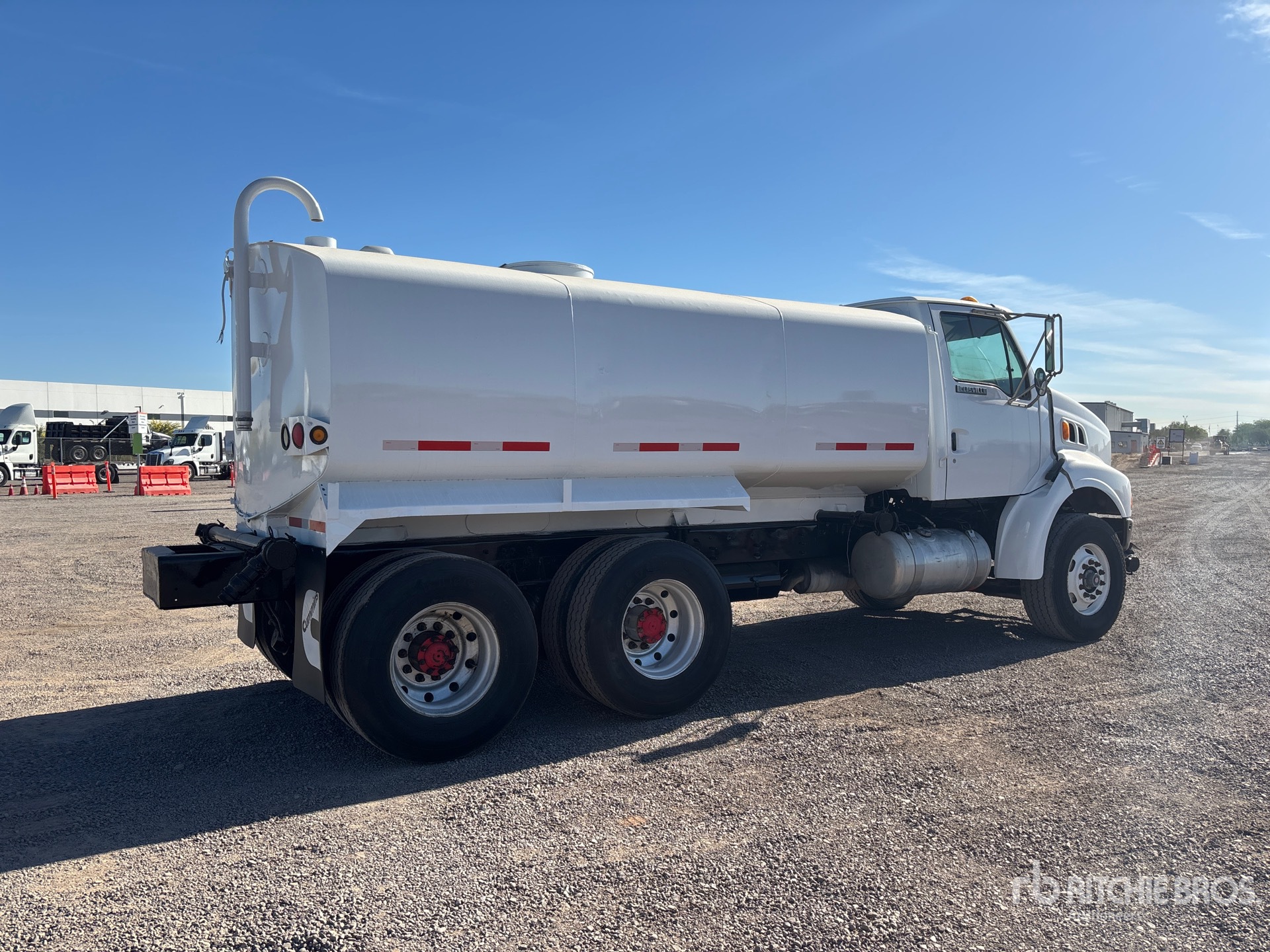 General Appearance with Foto, angolo anteriore sinistro