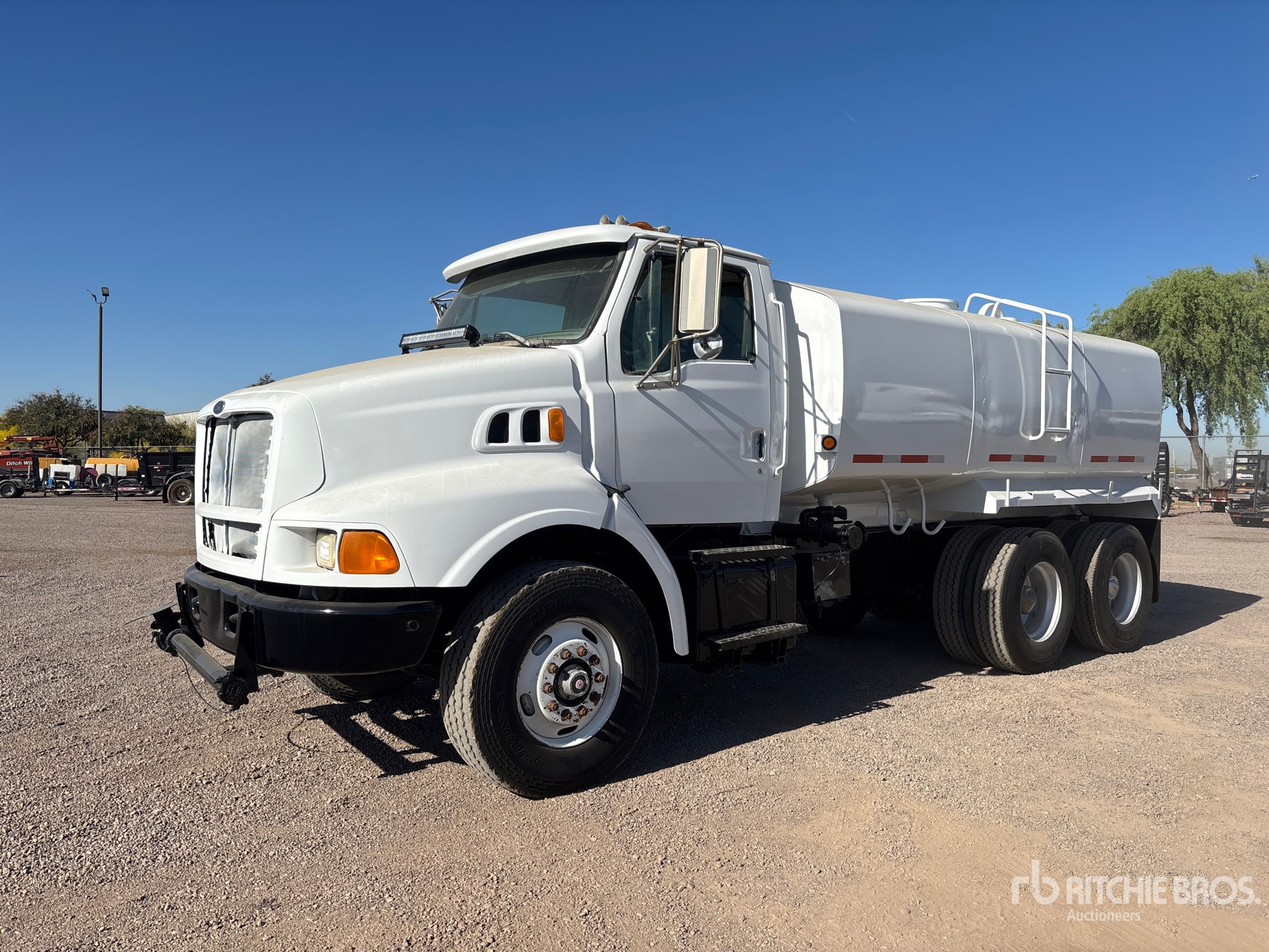 General Appearance with Foto, angolo anteriore sinistro