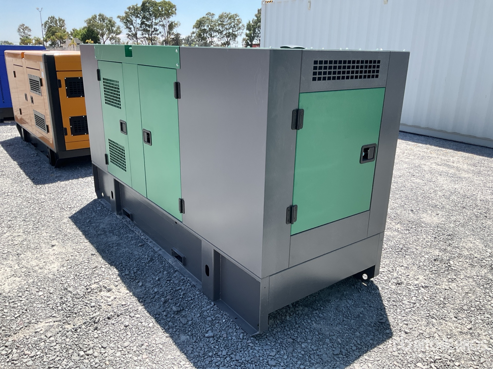 General Appearance with Foto, angolo anteriore destro