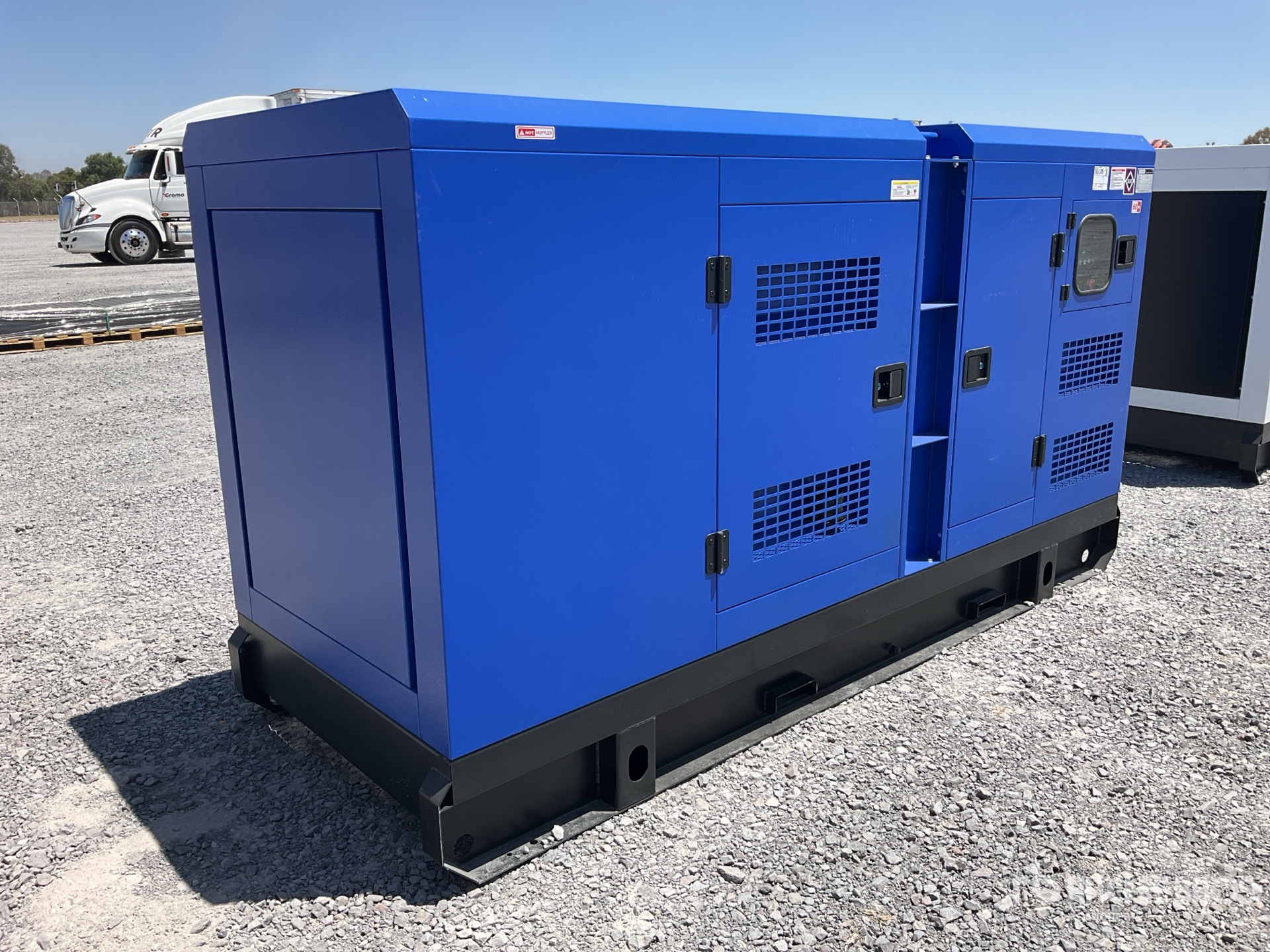 General Appearance with Foto, angolo anteriore sinistro