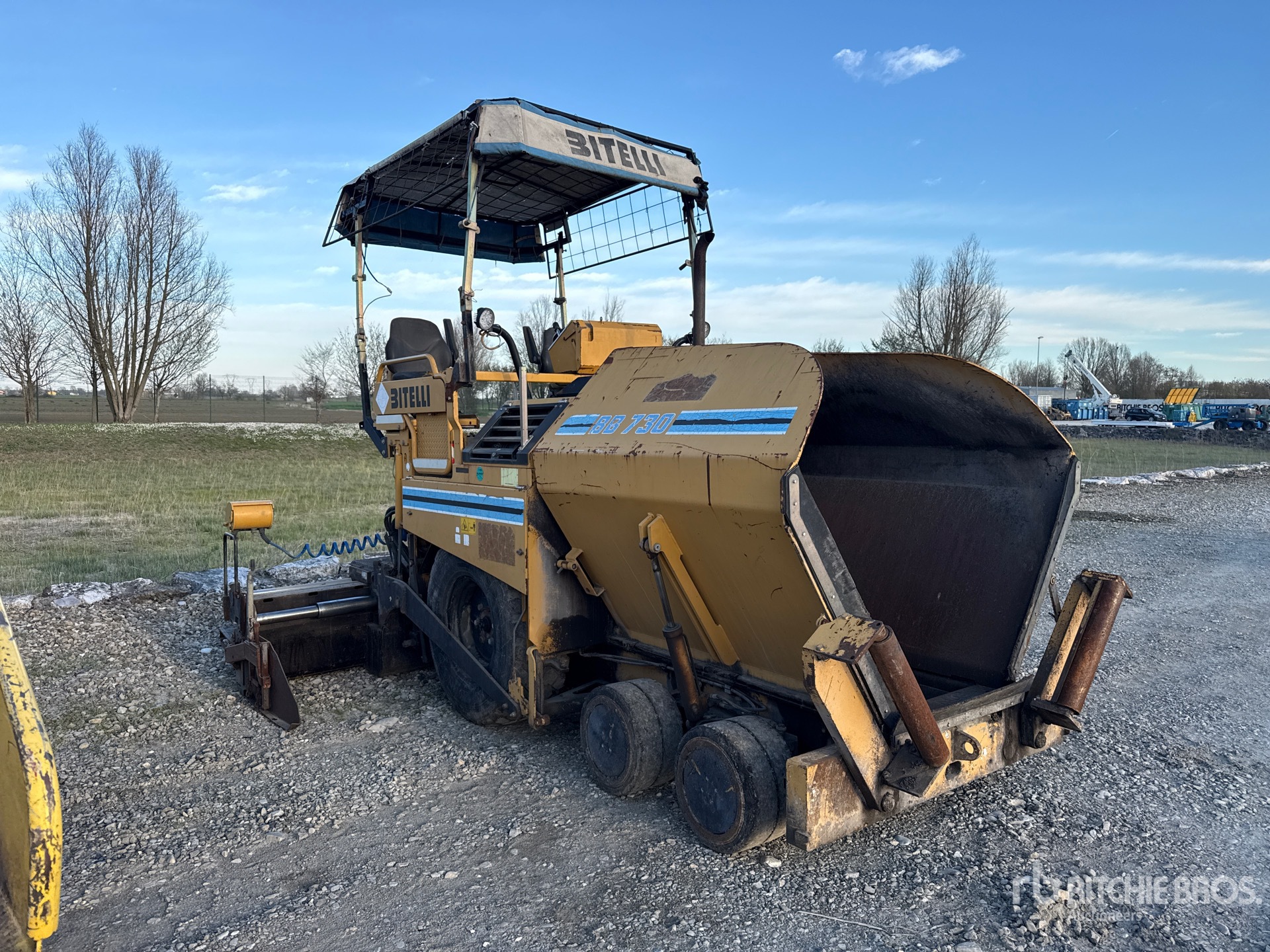 General Appearance with Foto, angolo anteriore destro