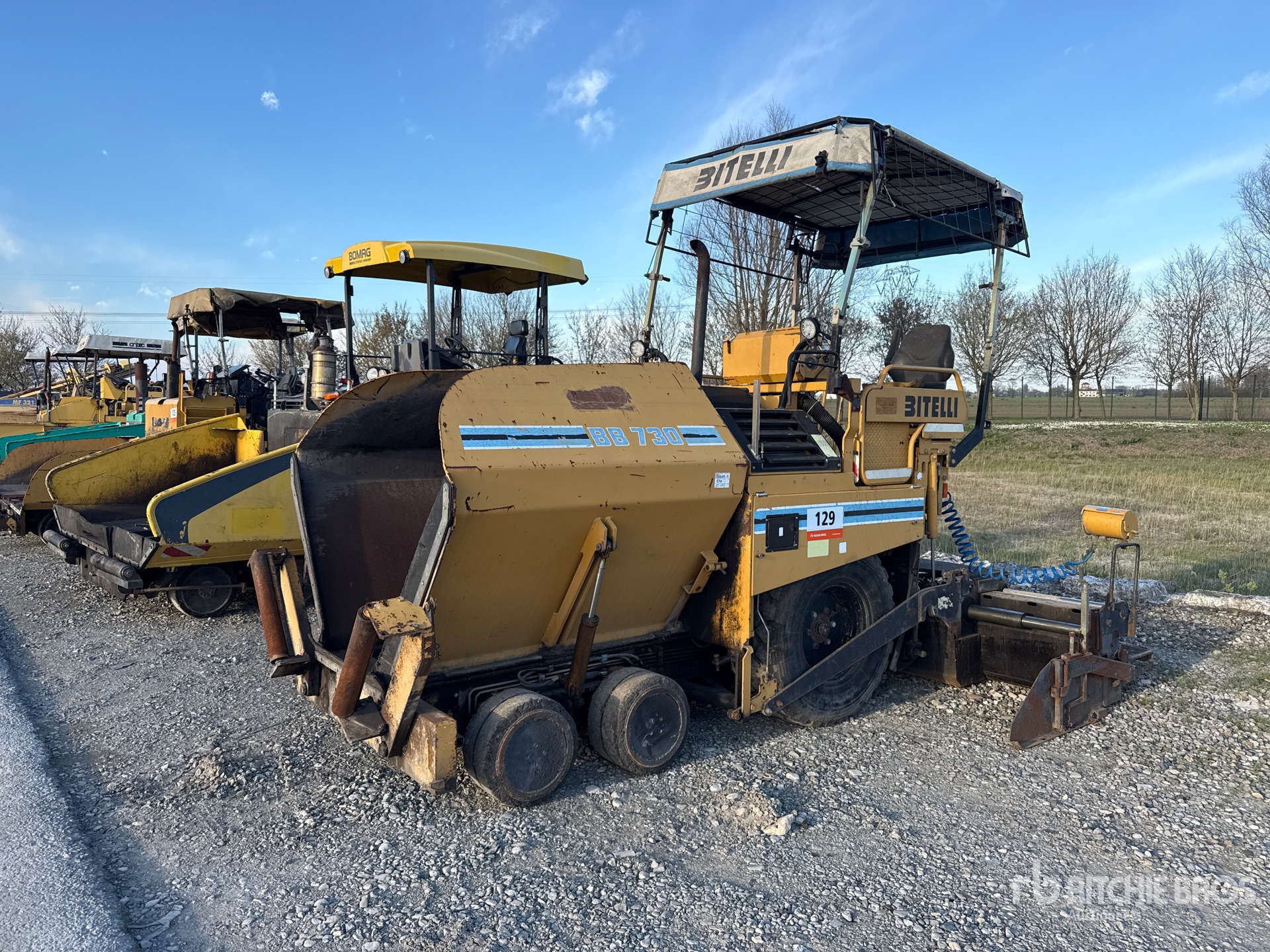 General Appearance with Foto, angolo anteriore sinistro