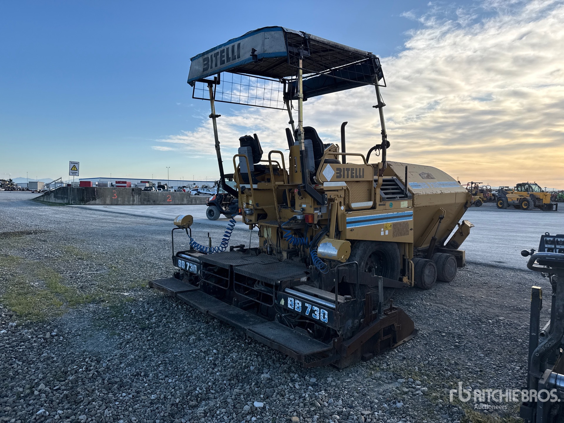 General Appearance with Foto, angolo anteriore sinistro