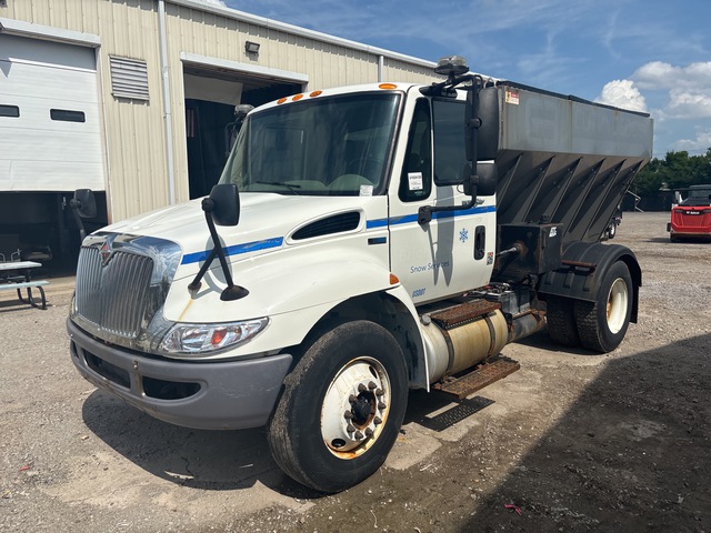 2014 International 4300 4X2 4x2 Swenson 12&rsquo; salt spreader bed Cab and Chassis