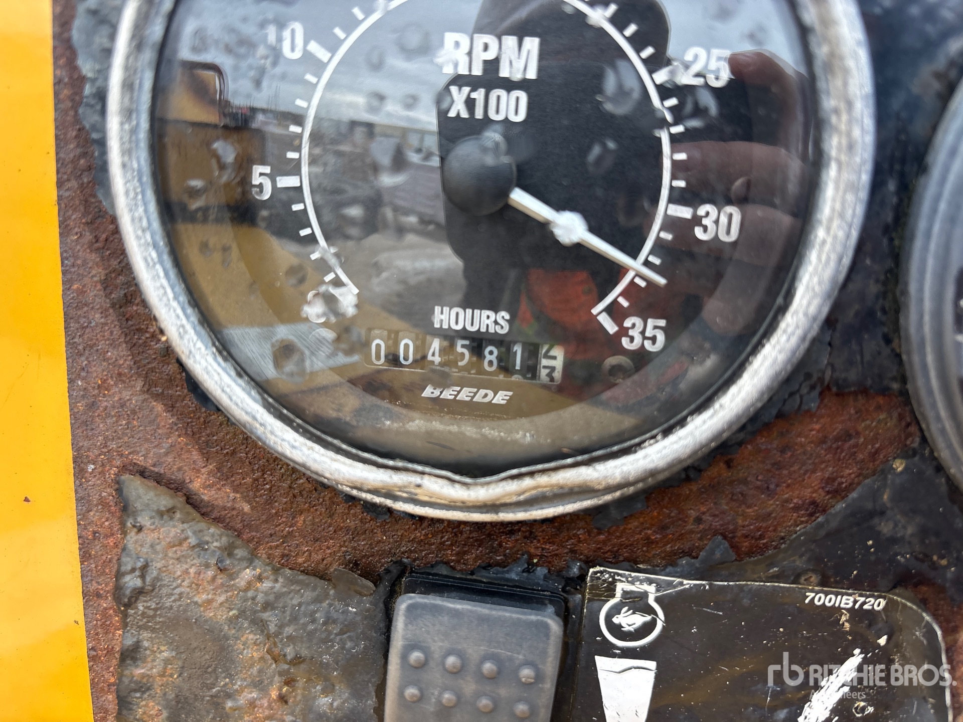 General Appearance with Hour Meter / Odometer