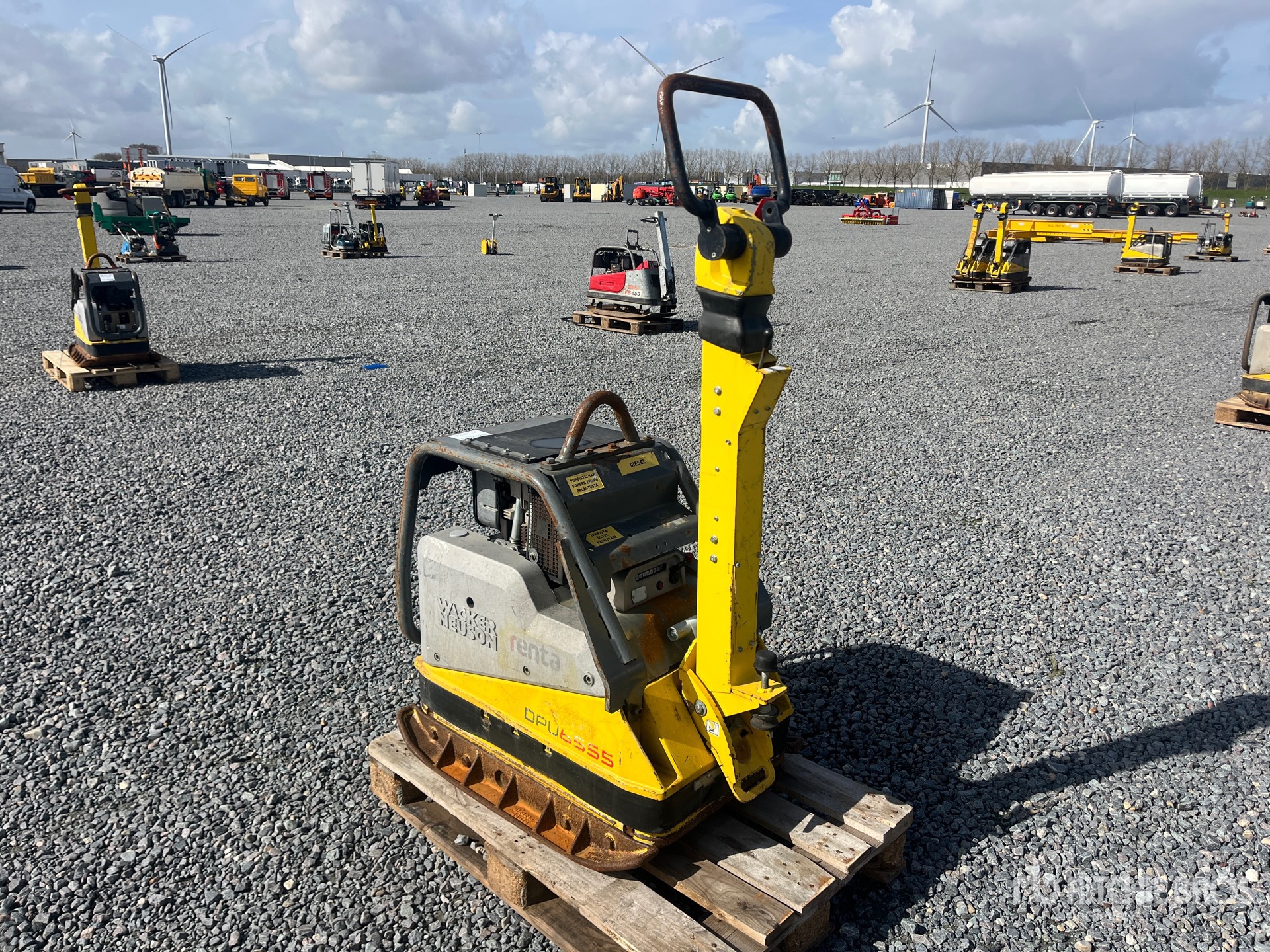 General Appearance with Picture, Right Front Corner