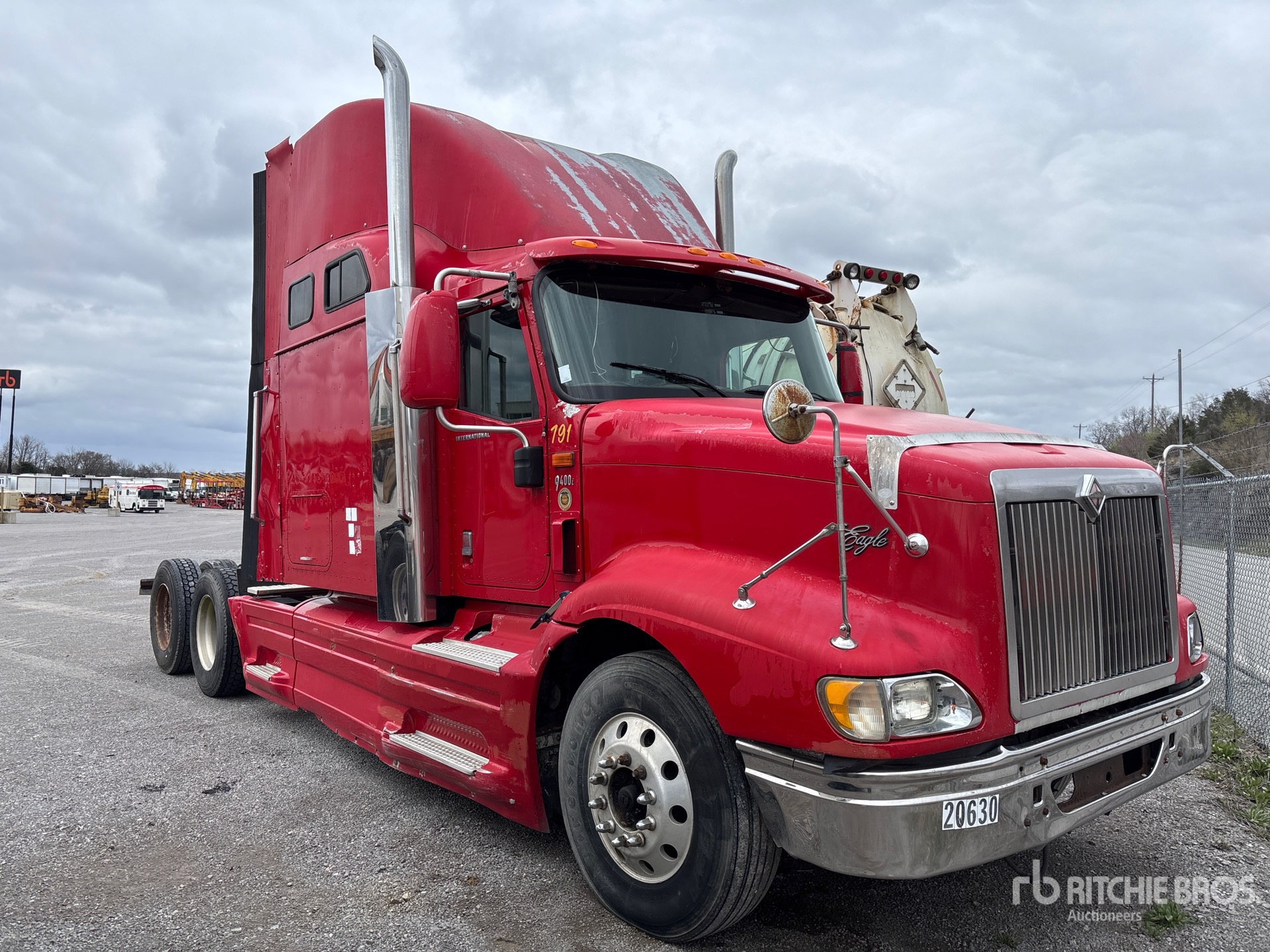 General Appearance with Picture, Right Front Corner