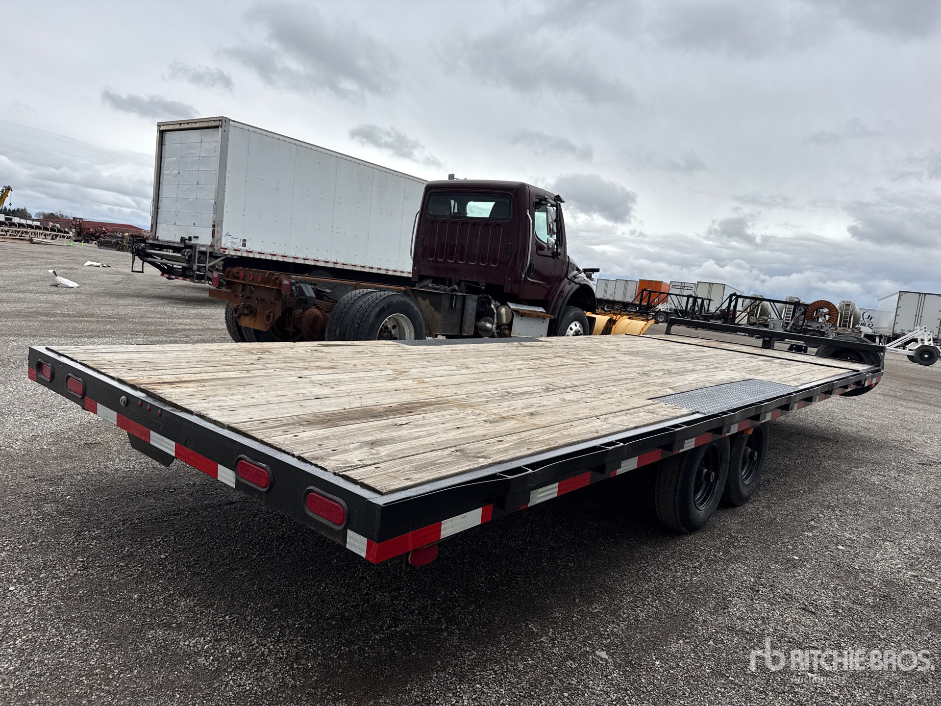 General Appearance with Foto, angolo anteriore sinistro