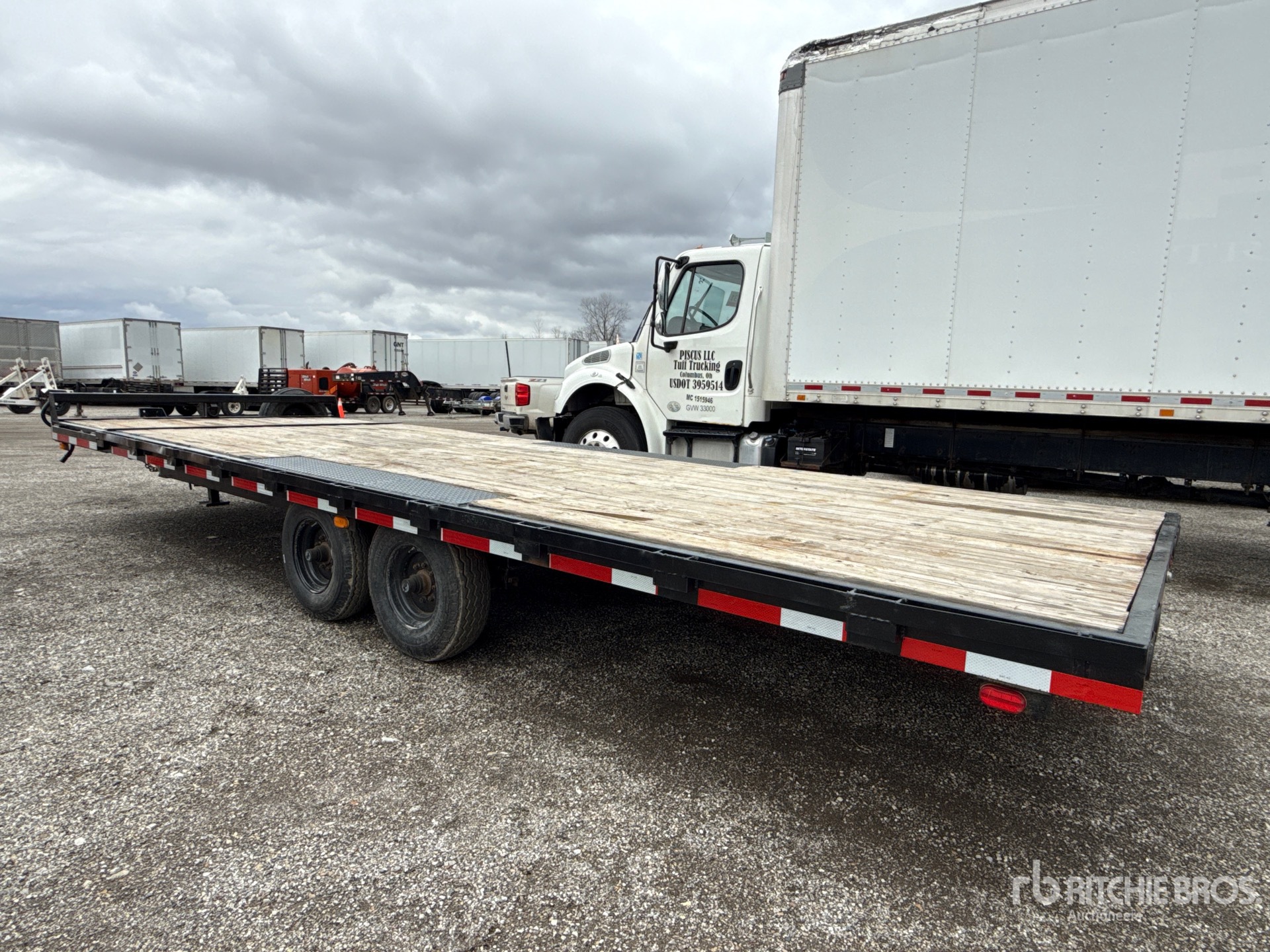 General Appearance with Foto, angolo posteriore sinistro