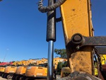 Hydraulics with Thumb Cylinder