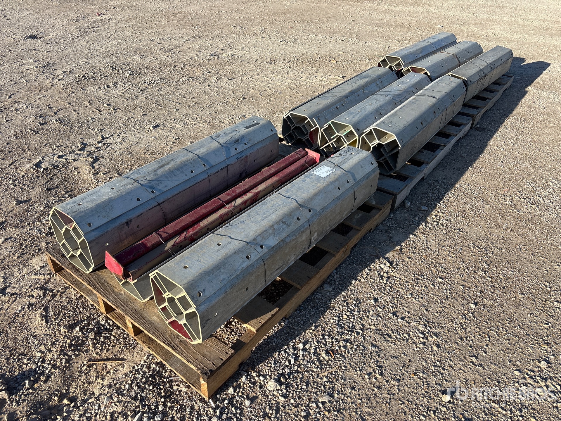 General Appearance with Bild, Ecke vorne links