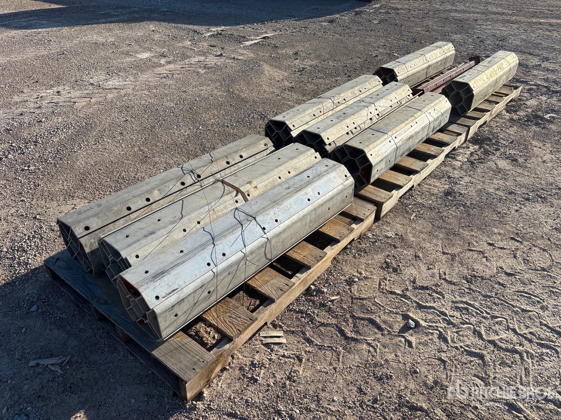 General Appearance with Bild, Ecke hinten rechts