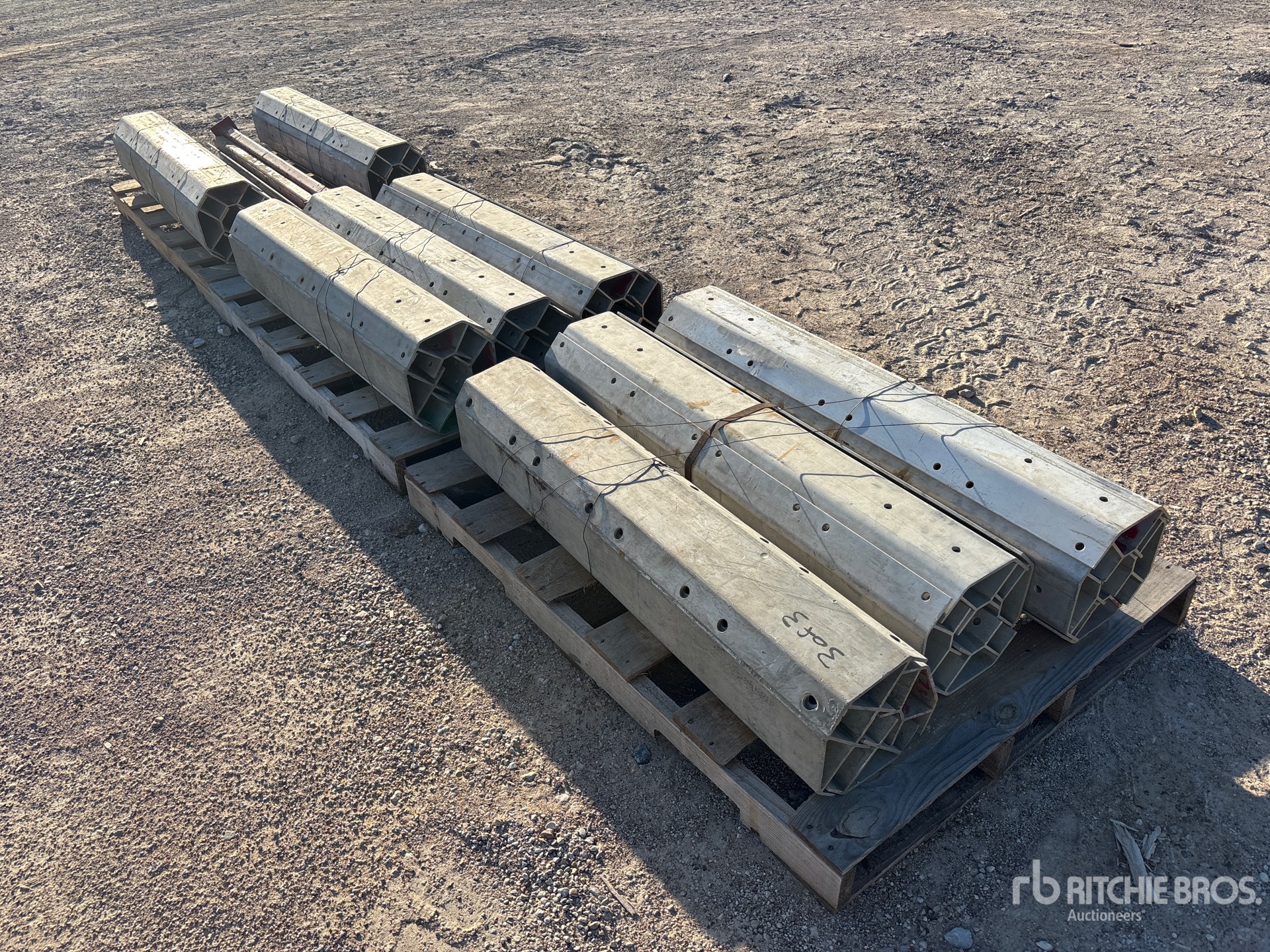 General Appearance with Bild, Ecke hinten links