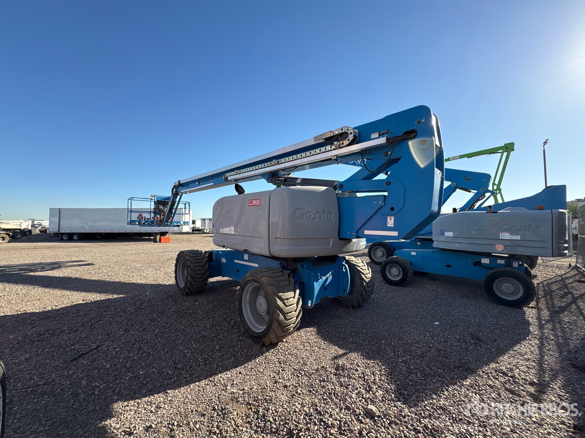 Aspect général with Image, coin arrière gauche