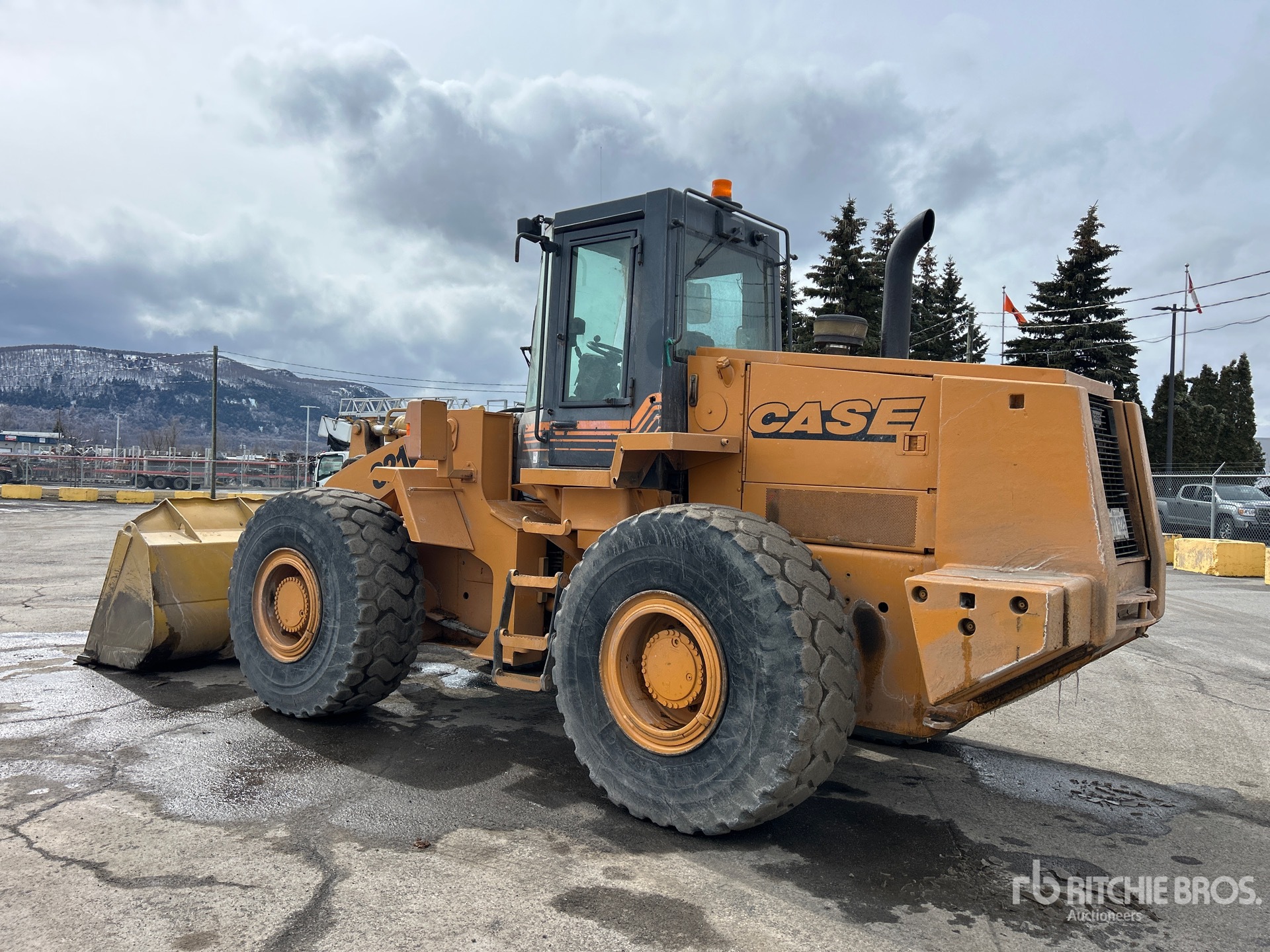 General Appearance with Picture, Left Rear Corner