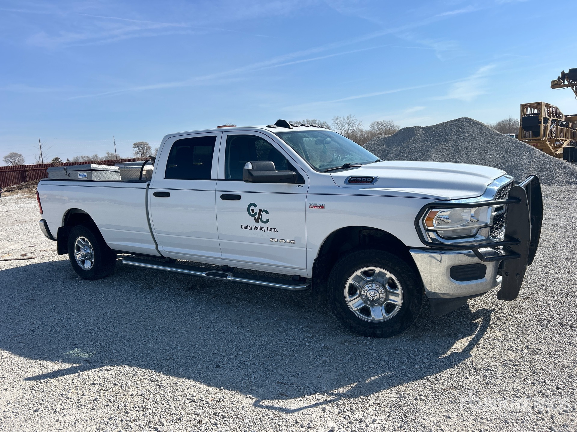 General Appearance with Picture, Right Front Corner