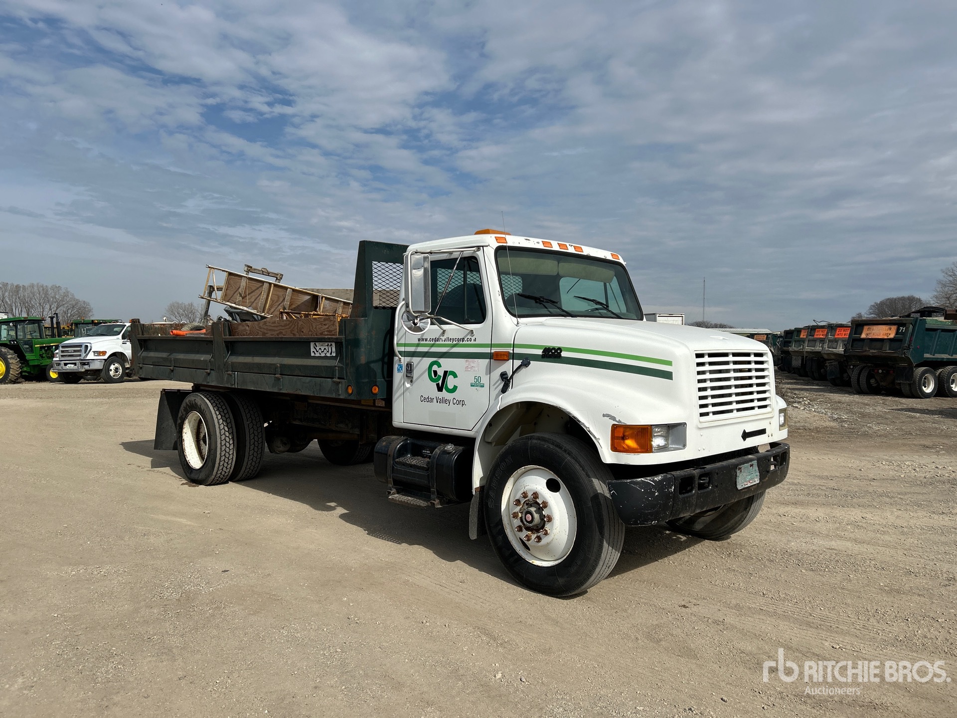 General Appearance with Picture, Right Front Corner