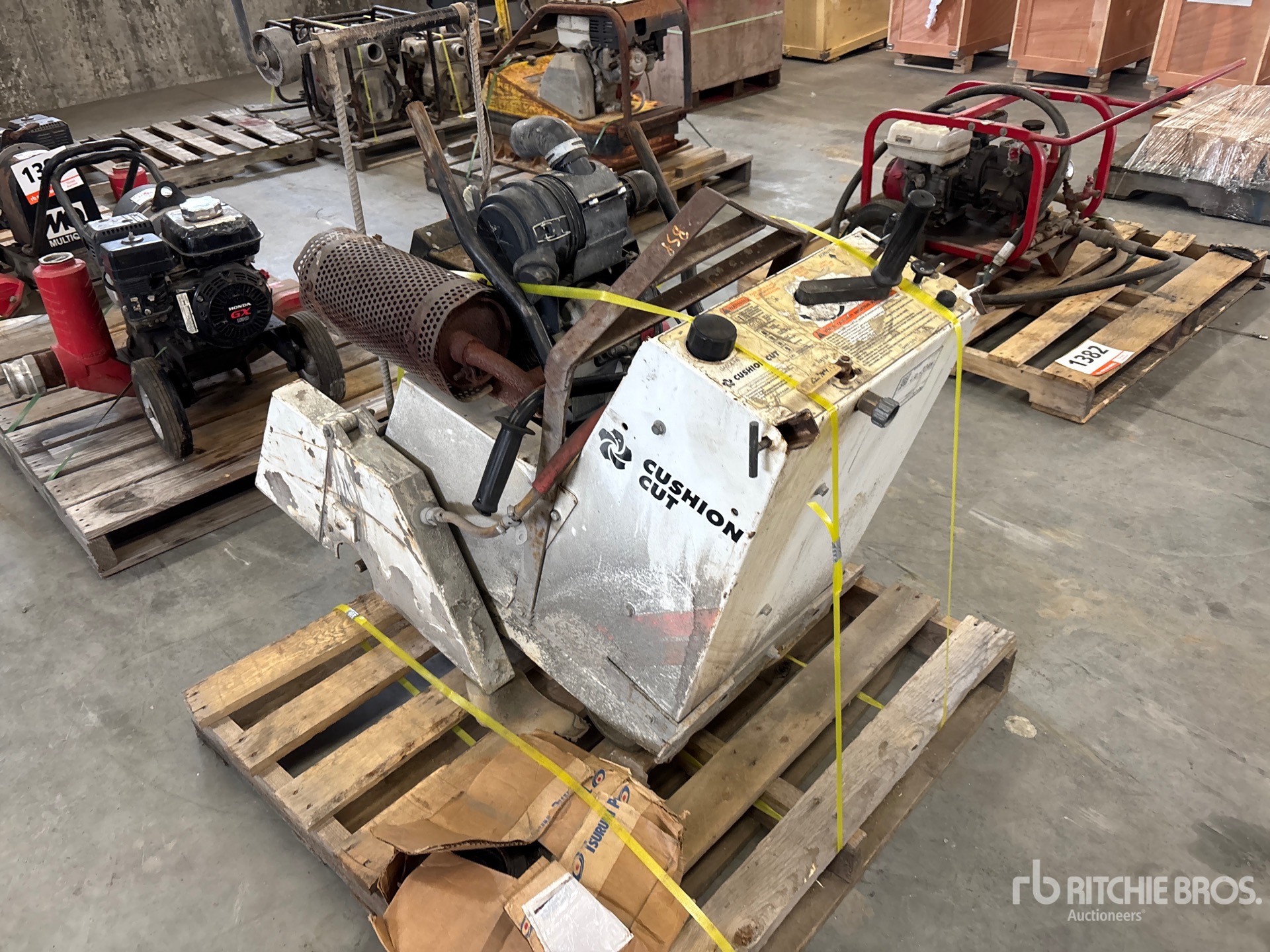 General Appearance with Foto, angolo posteriore sinistro