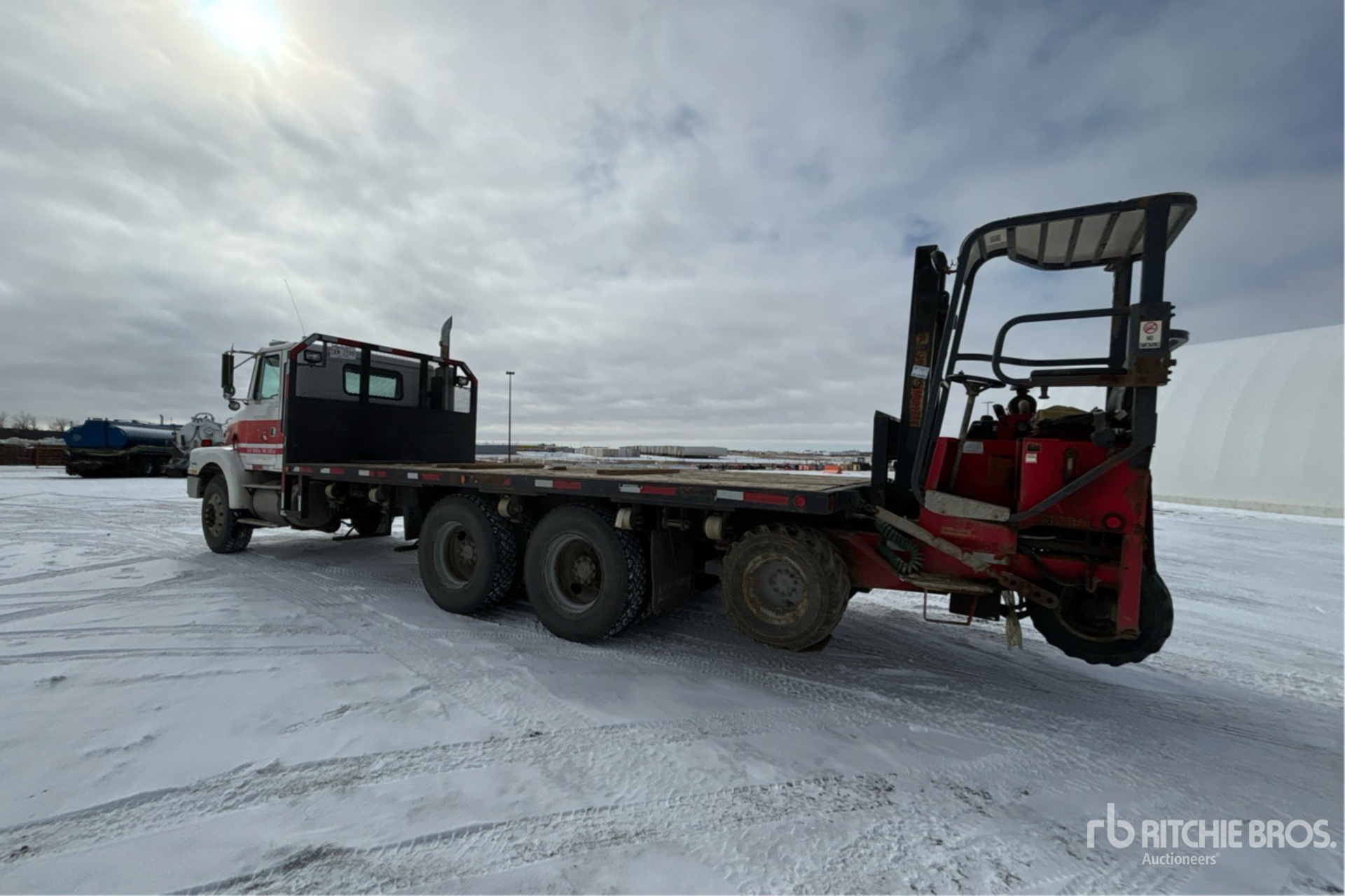 General Appearance with Bild, Ecke hinten links