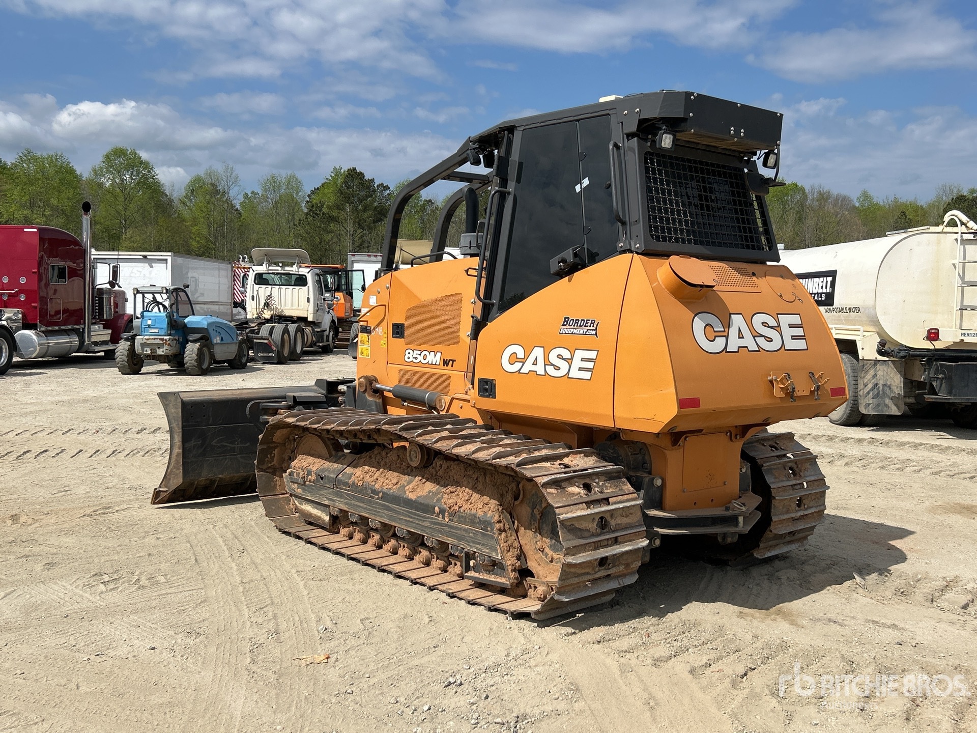 General Appearance with Foto, angolo posteriore sinistro