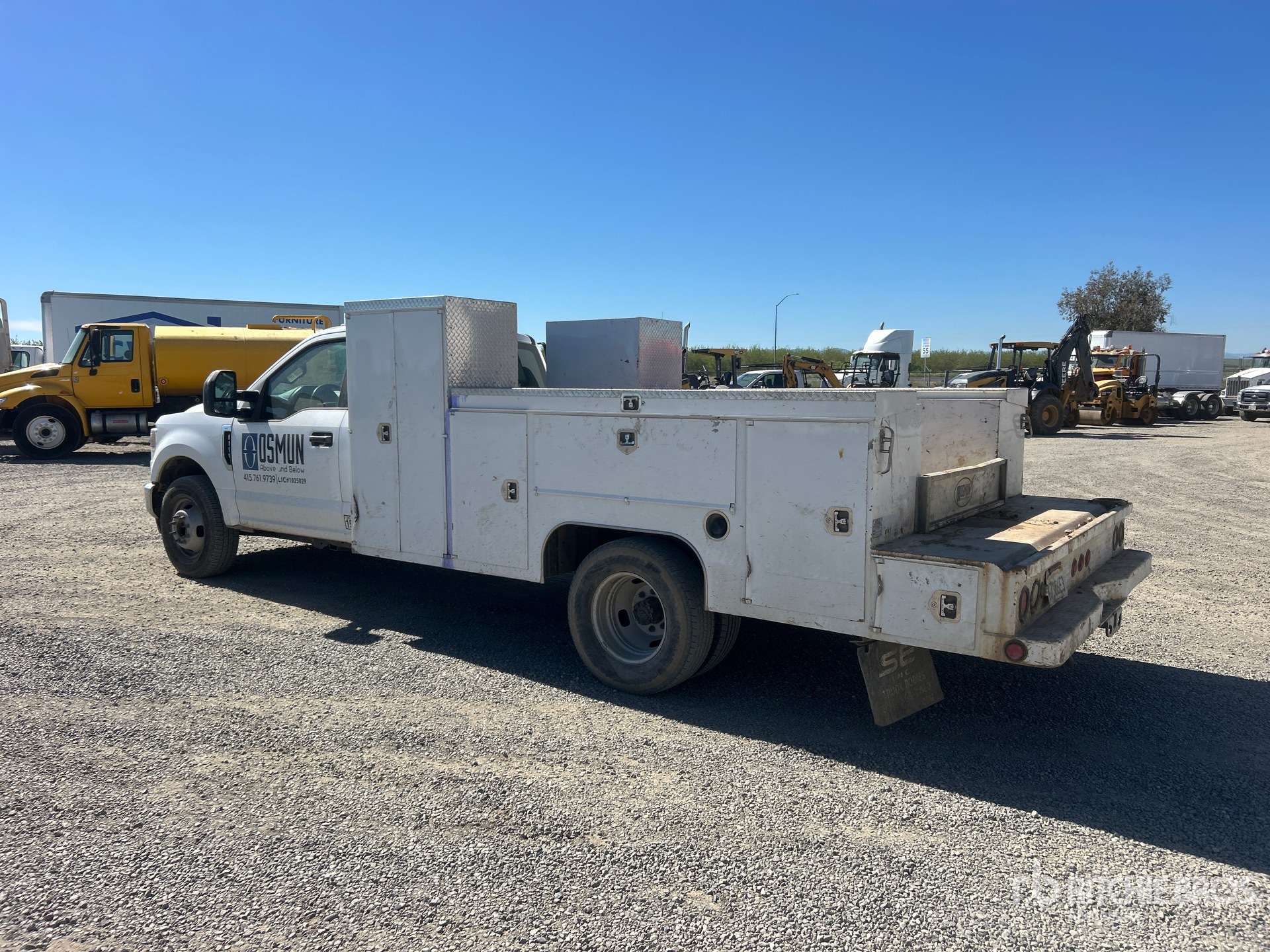 Aspect général with Image, coin arrière gauche