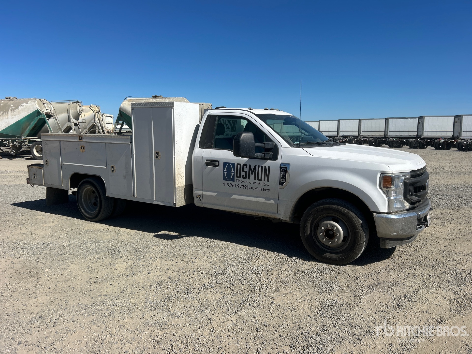 Aspect général with Image, coin avant droit