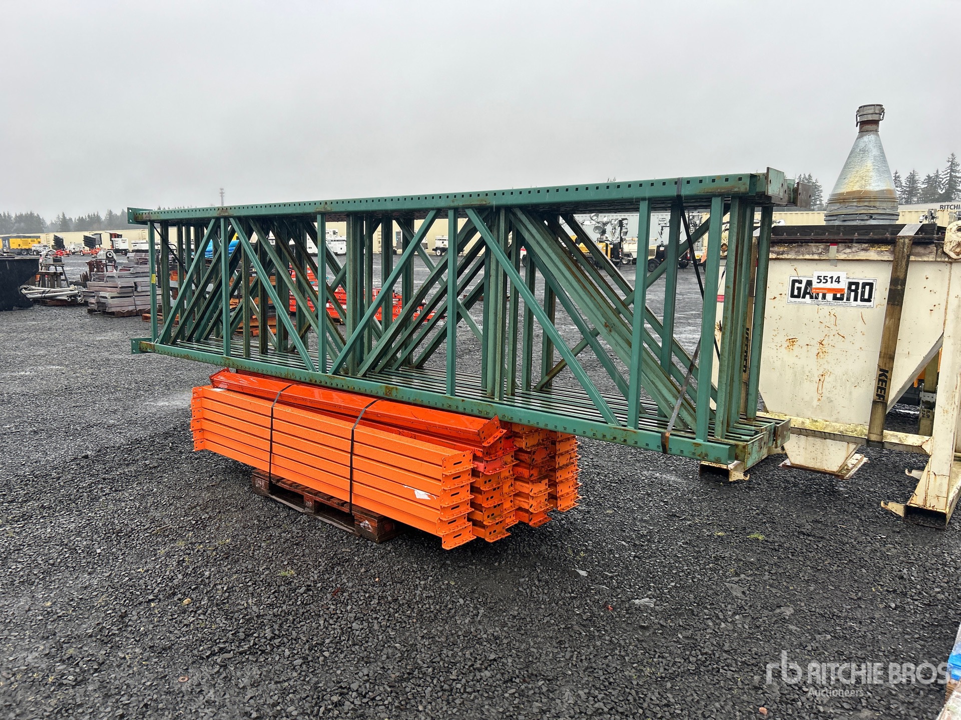 General Appearance with Bild, Ecke vorne links