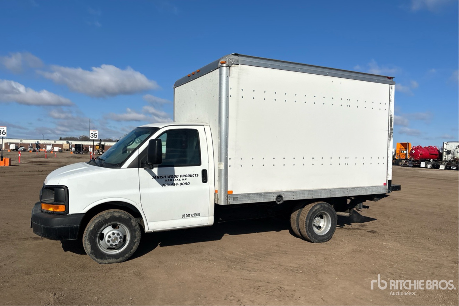 General Appearance with Bild, Ecke vorne links