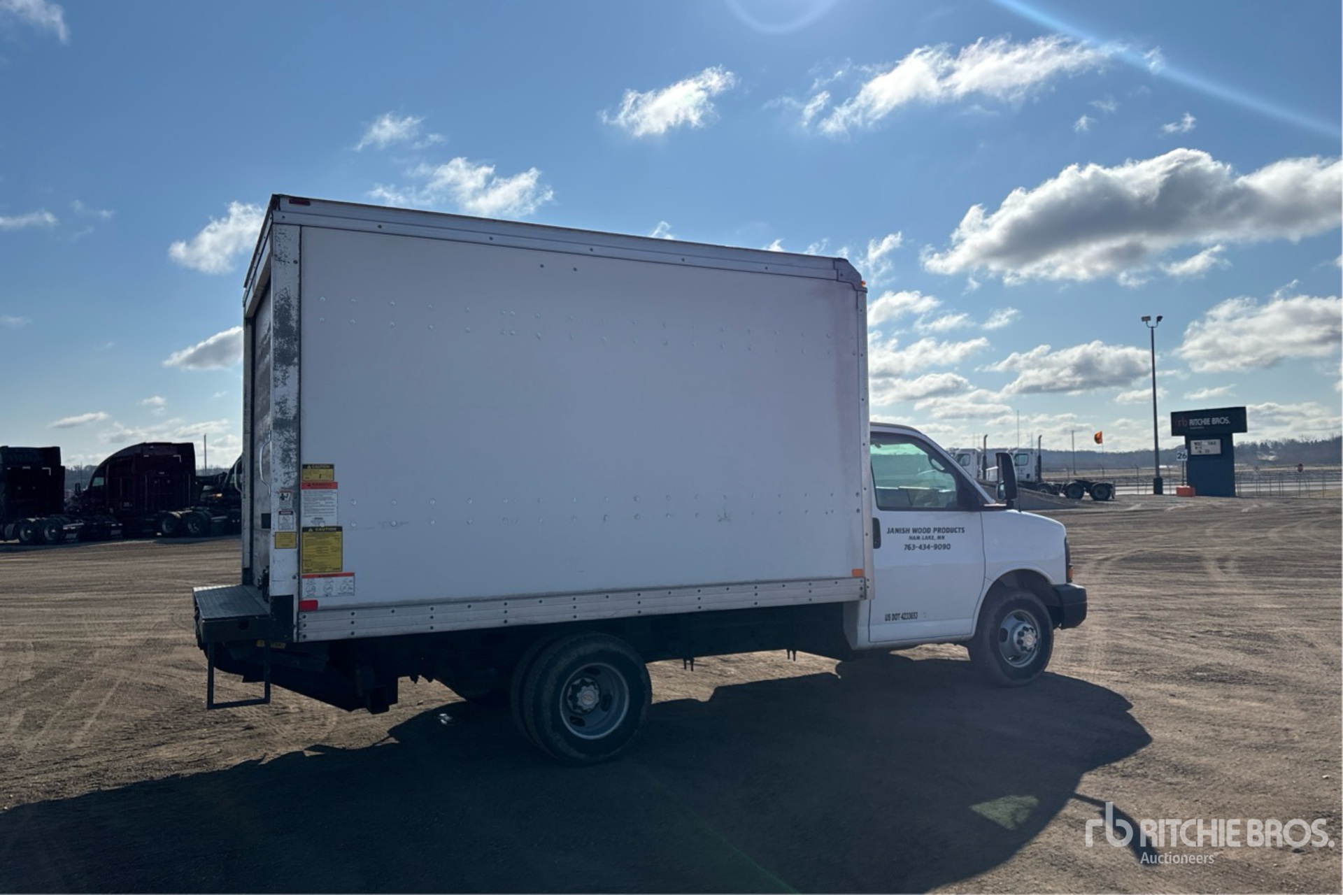 General Appearance with Bild, Ecke hinten rechts