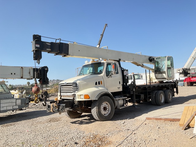 National Series 1300A 30 ton Straight Boom on 2006 Sterling 6x4 National Crane Boom Truck