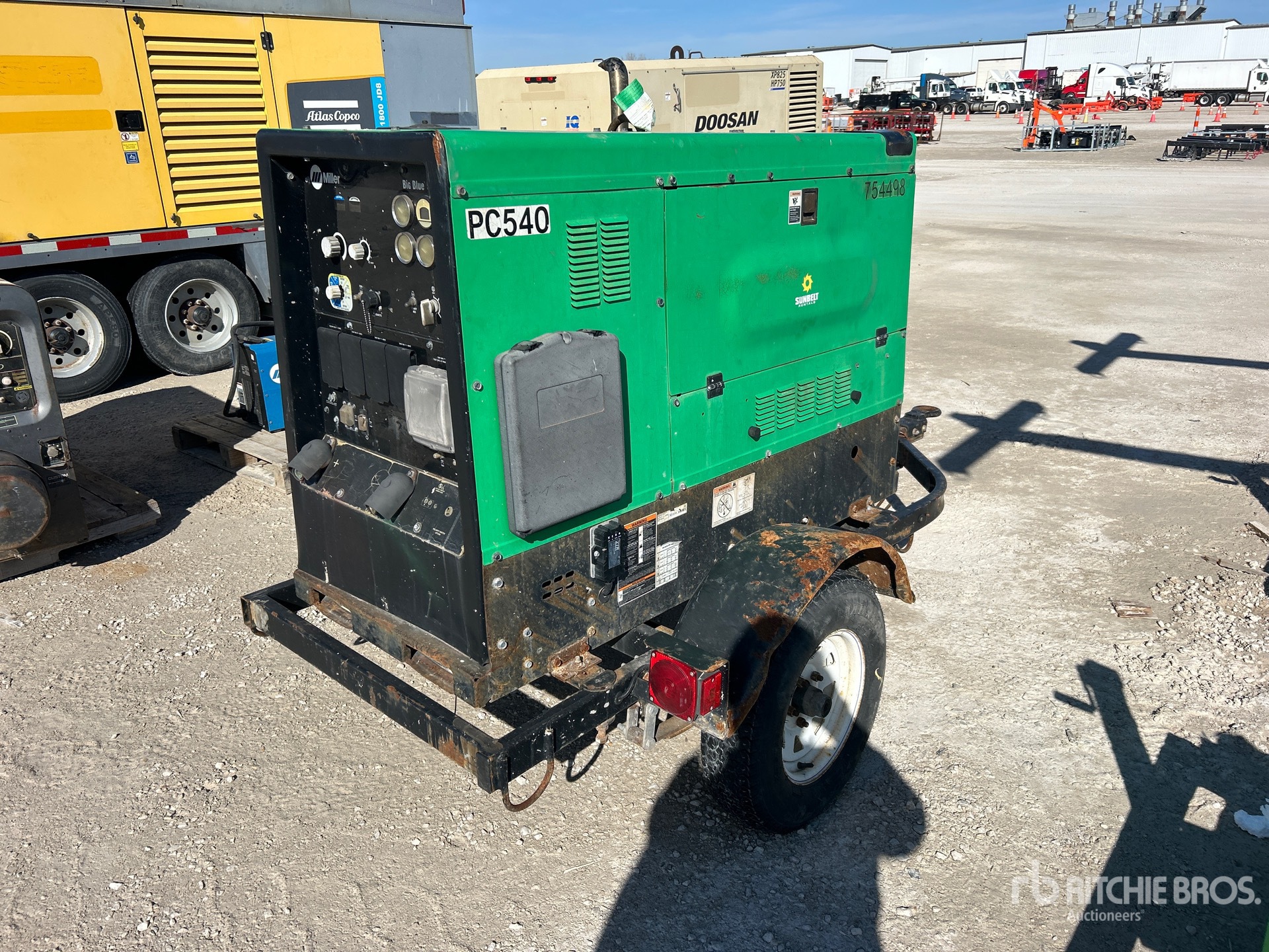 General Appearance with Imagen: esquina trasera derecha