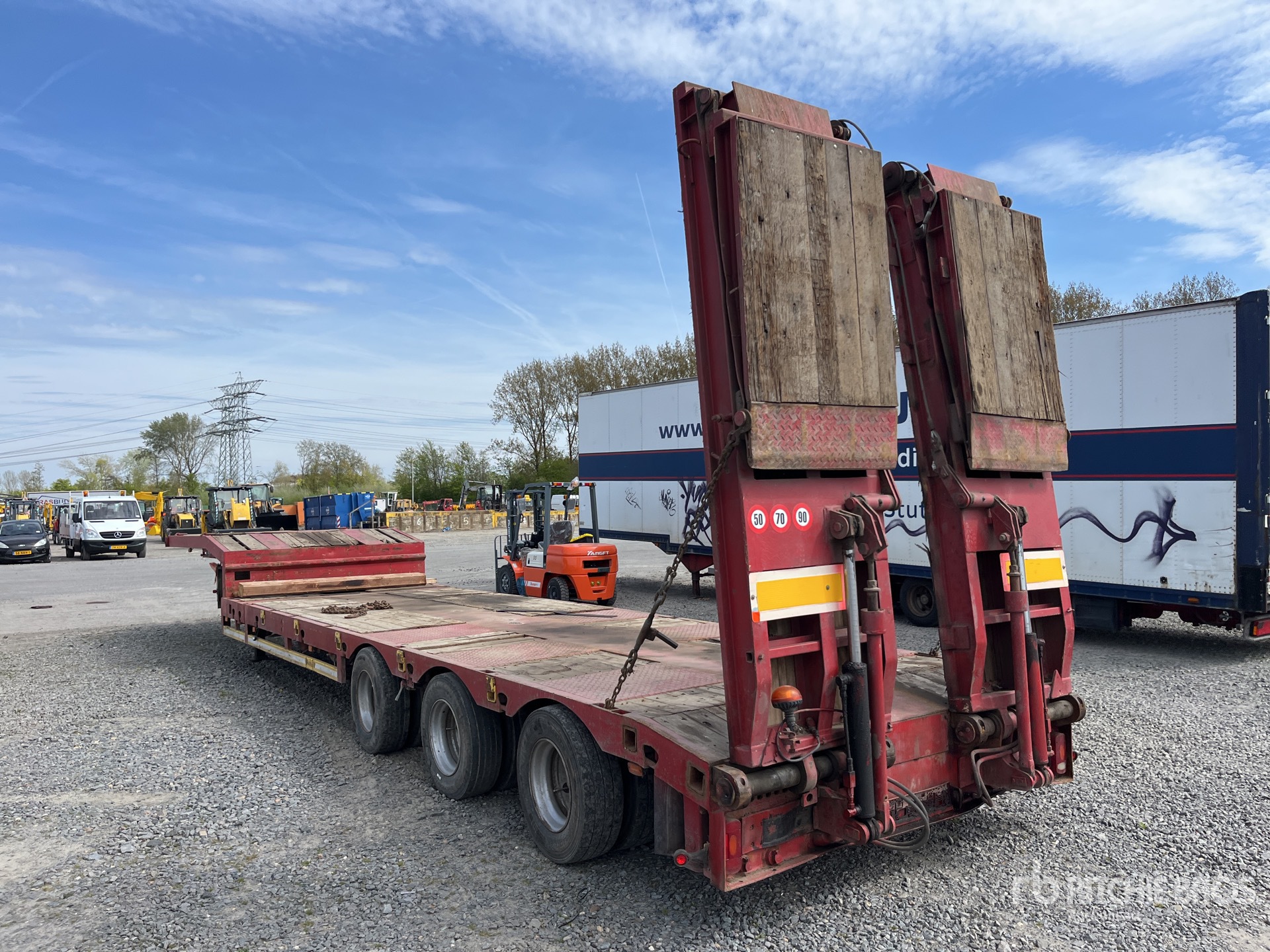 General Appearance with Bild, Ecke hinten links