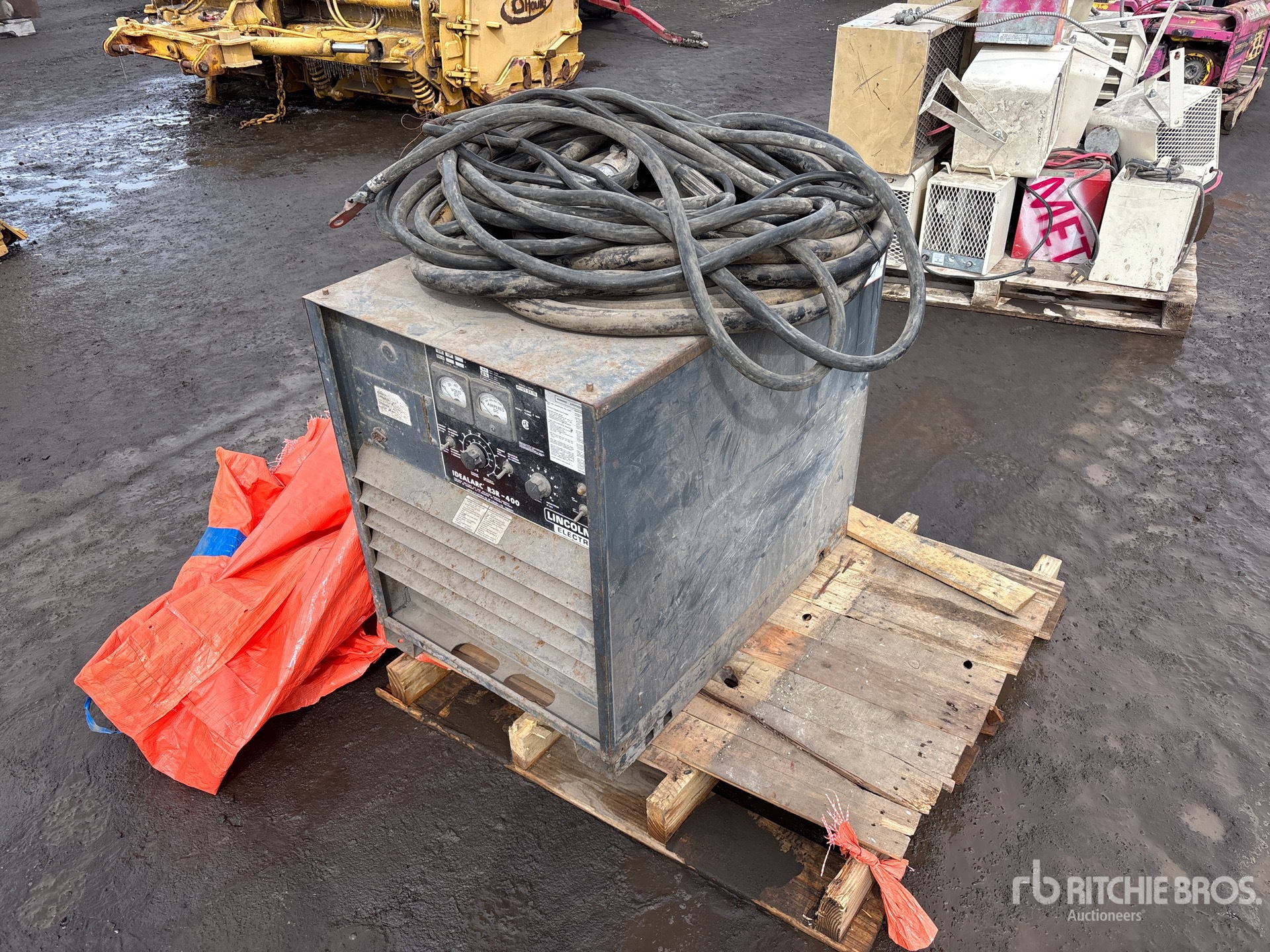 General Appearance with Bild, Ecke vorne links