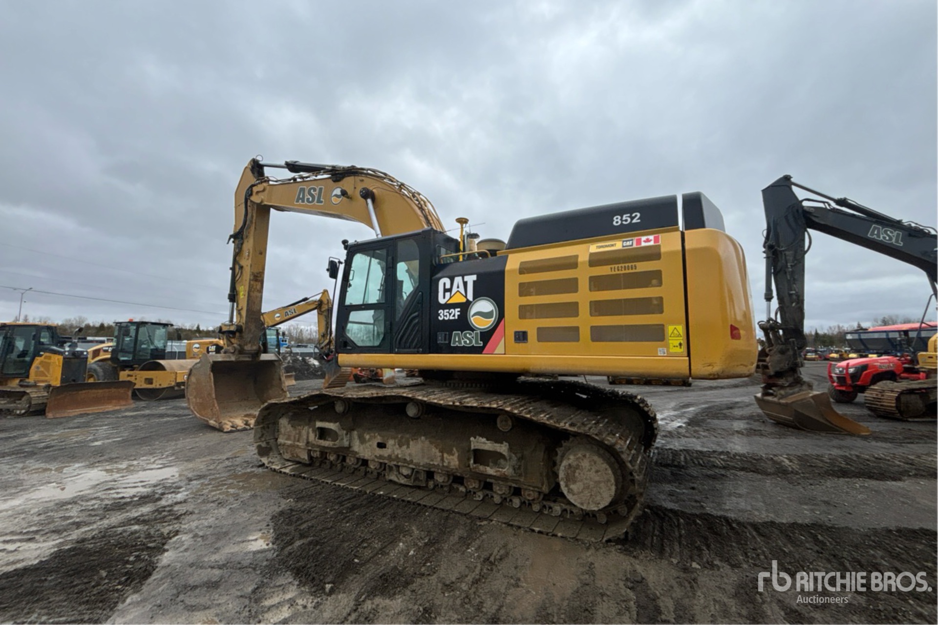 2019 Caterpillar 352F