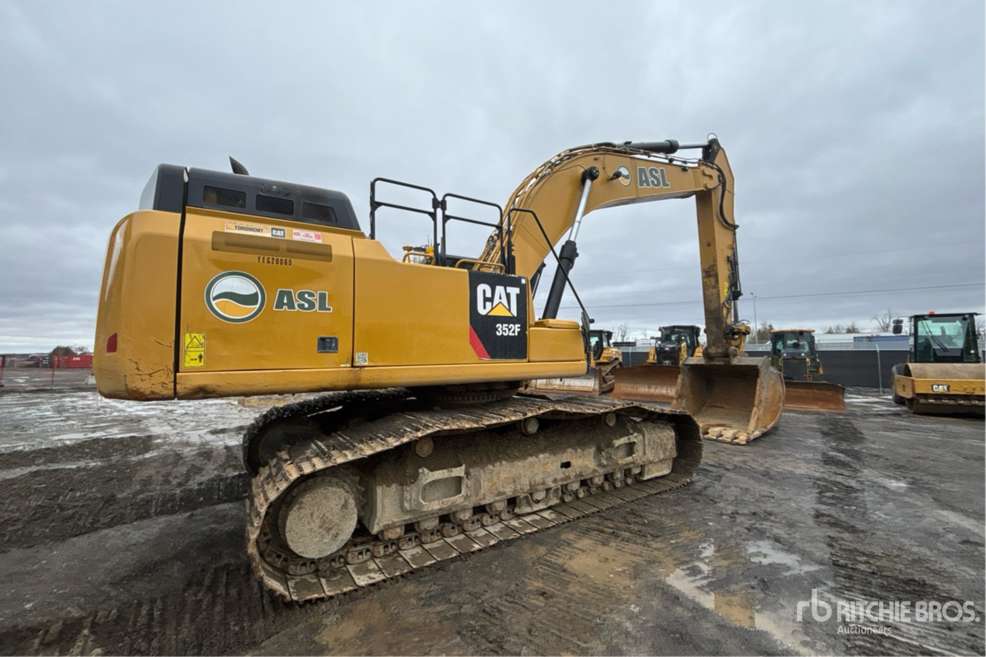 2019 Caterpillar 352F