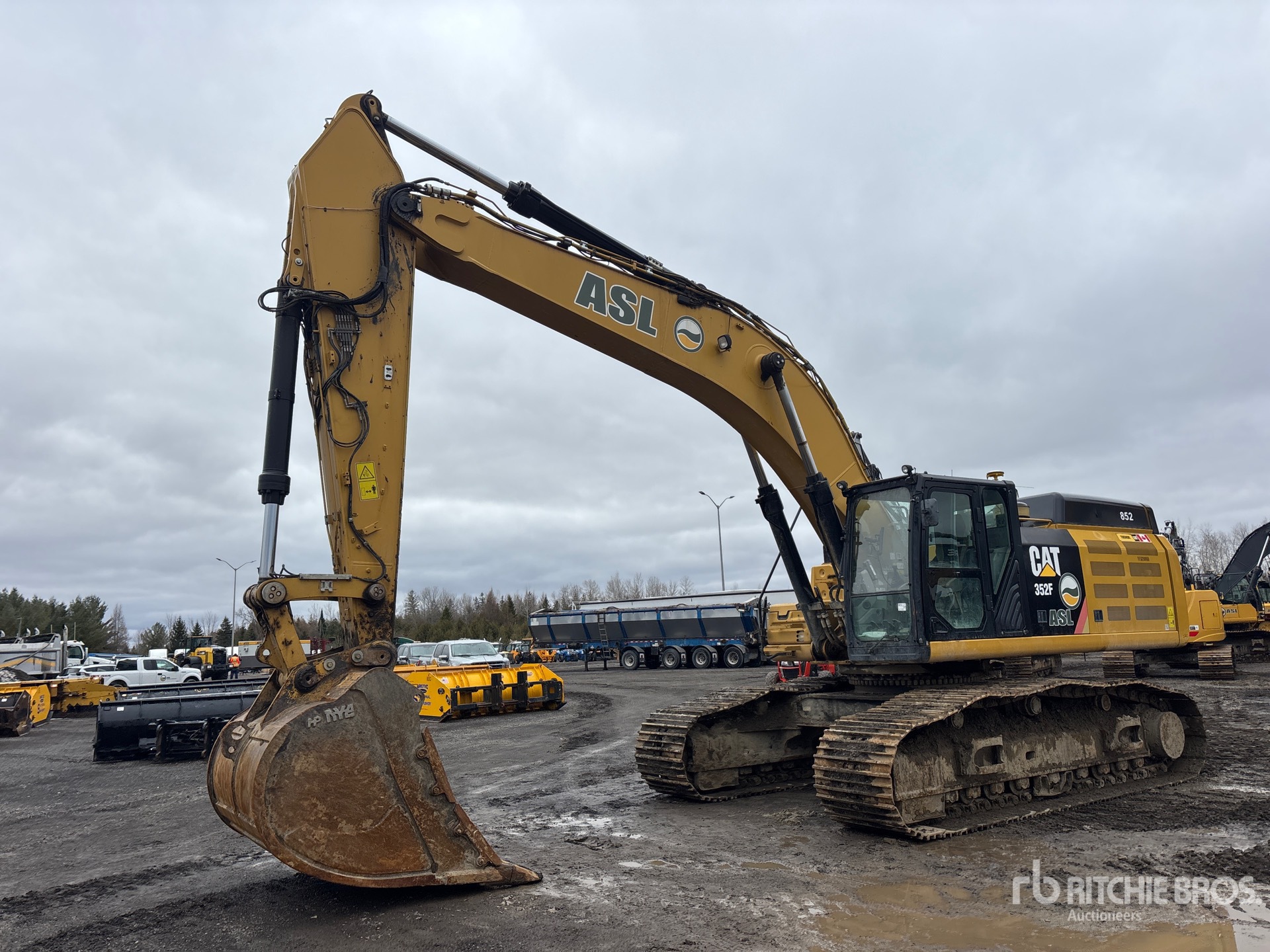 2019 Caterpillar 352F