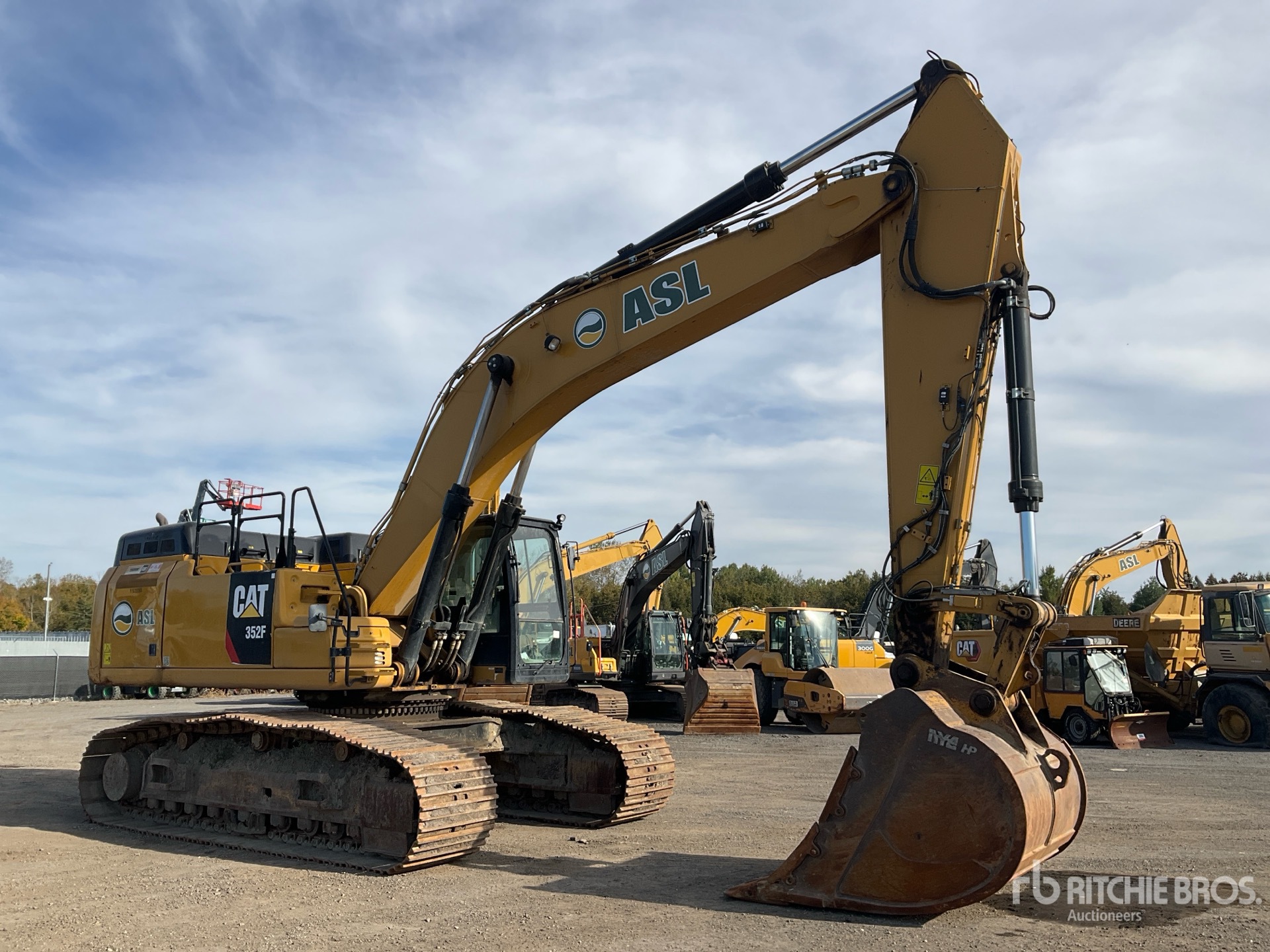 2019 Caterpillar 352F
