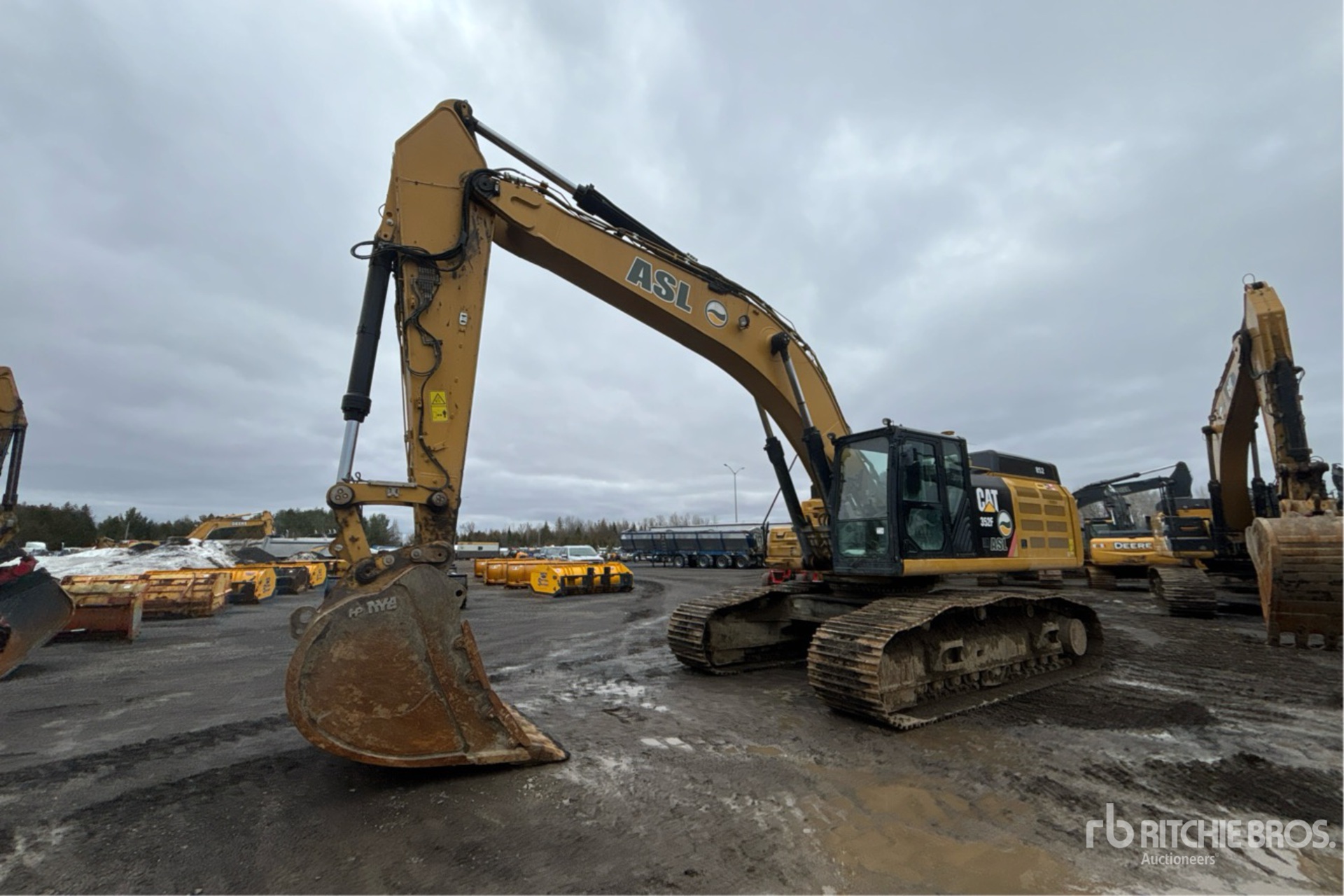 2019 Caterpillar 352F