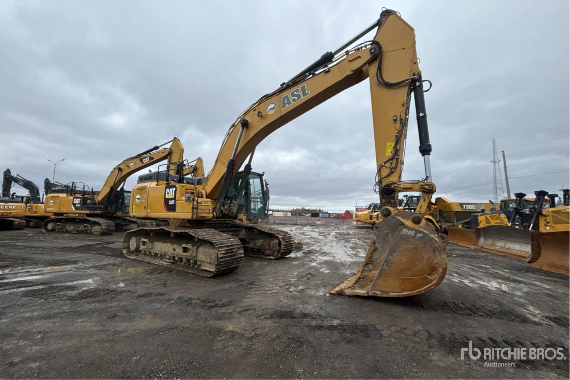 2019 Caterpillar 352F
