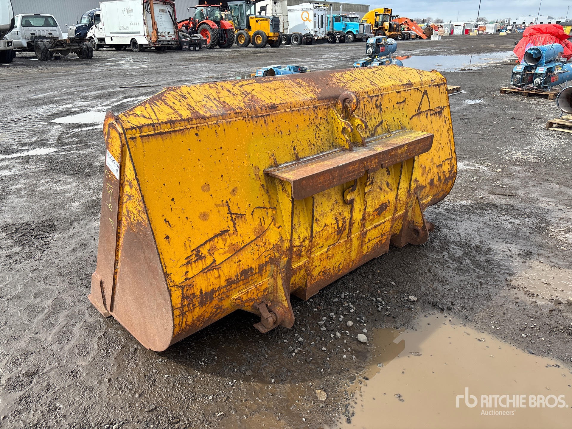 General Appearance with Bild, Ecke hinten links