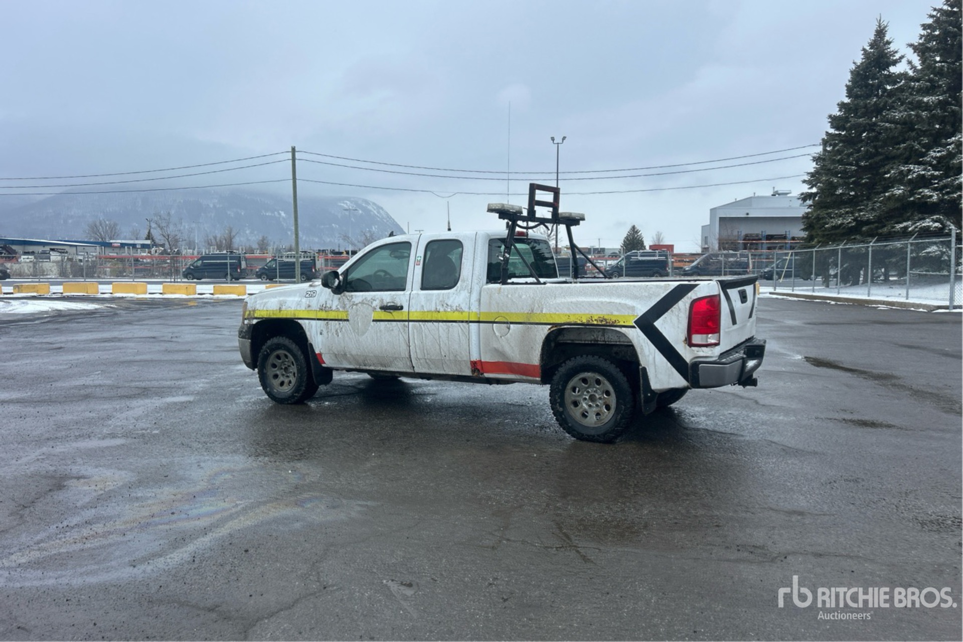 General Appearance with Picture, Left Rear Corner