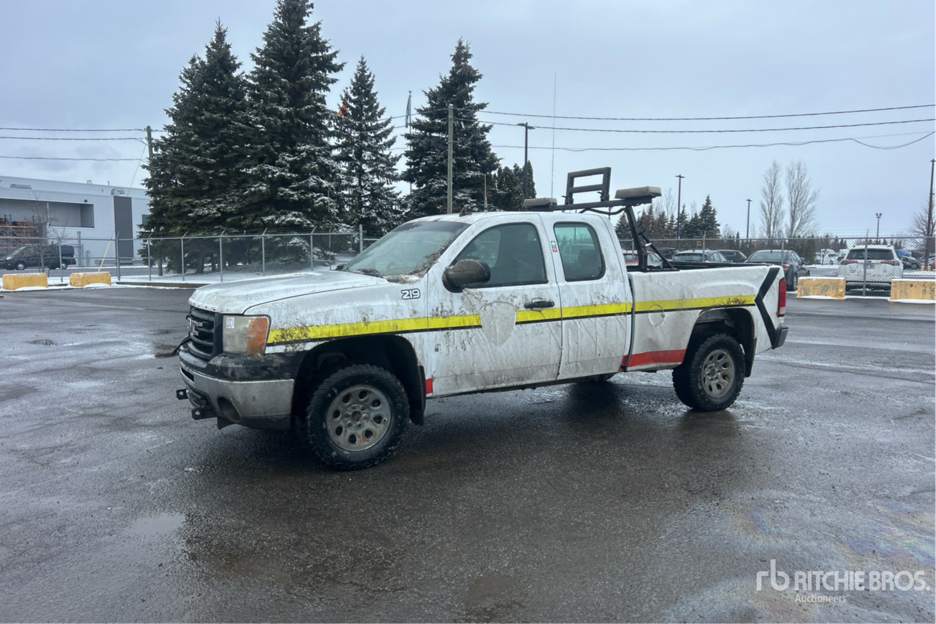 General Appearance with Picture, Left Front Corner