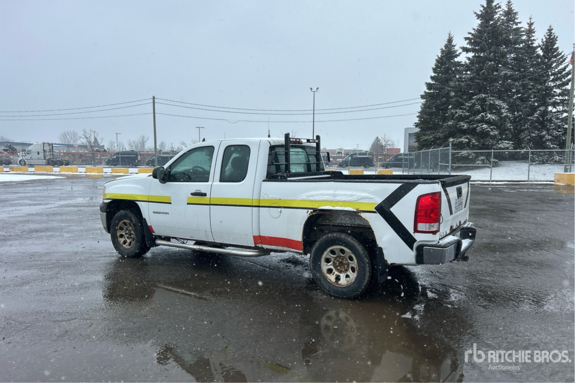 General Appearance with Foto, angolo posteriore sinistro