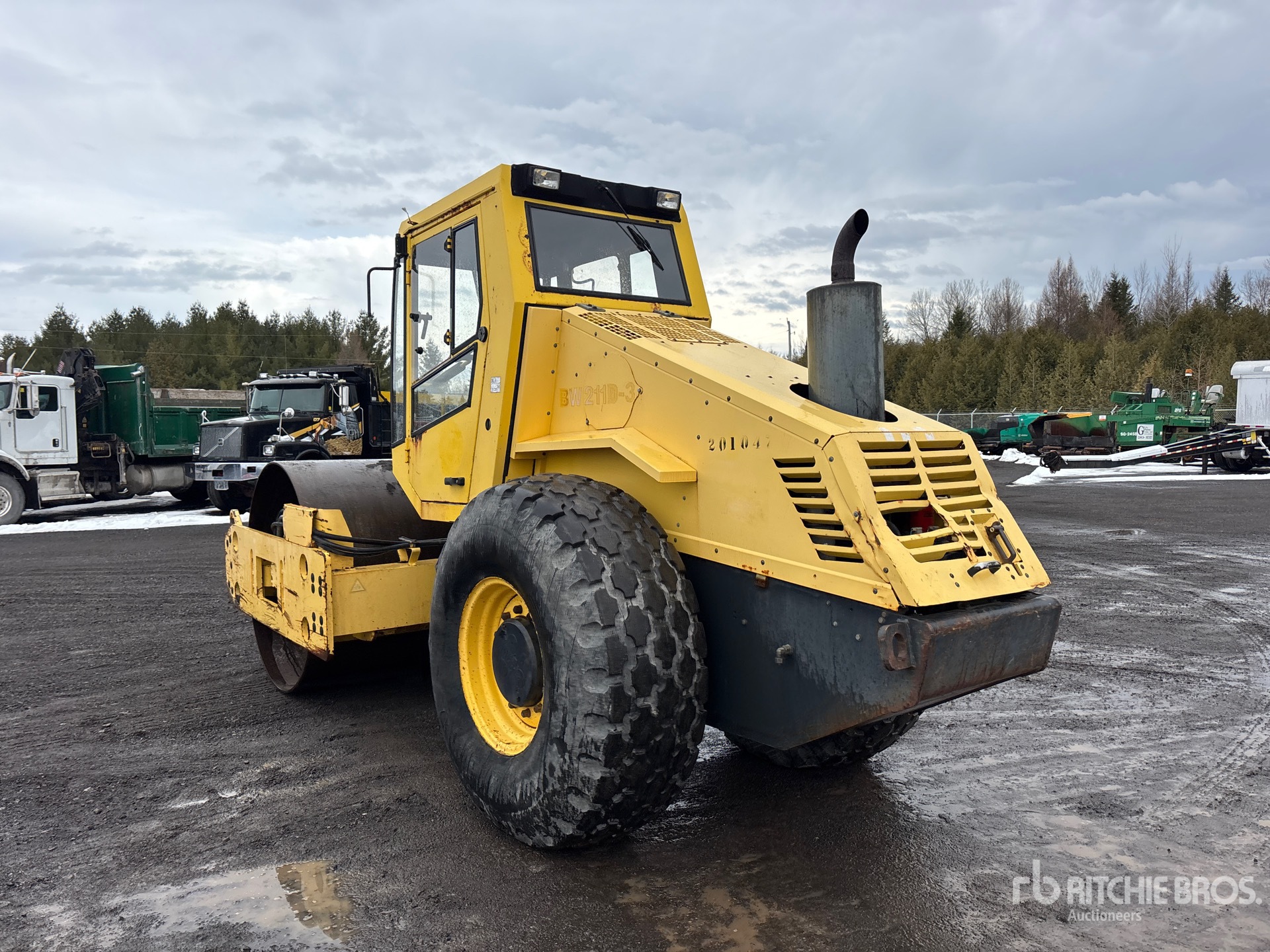 General Appearance with Picture, Left Rear Corner