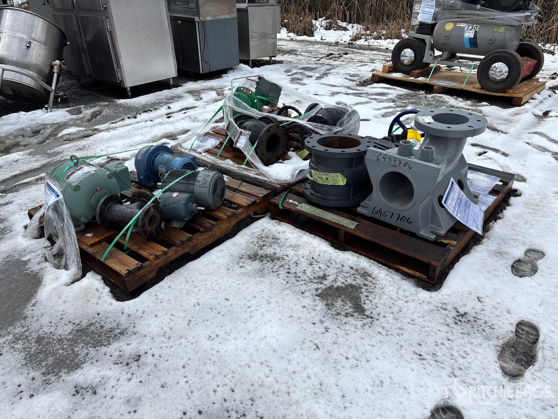 General Appearance with Bild, Ecke vorne links